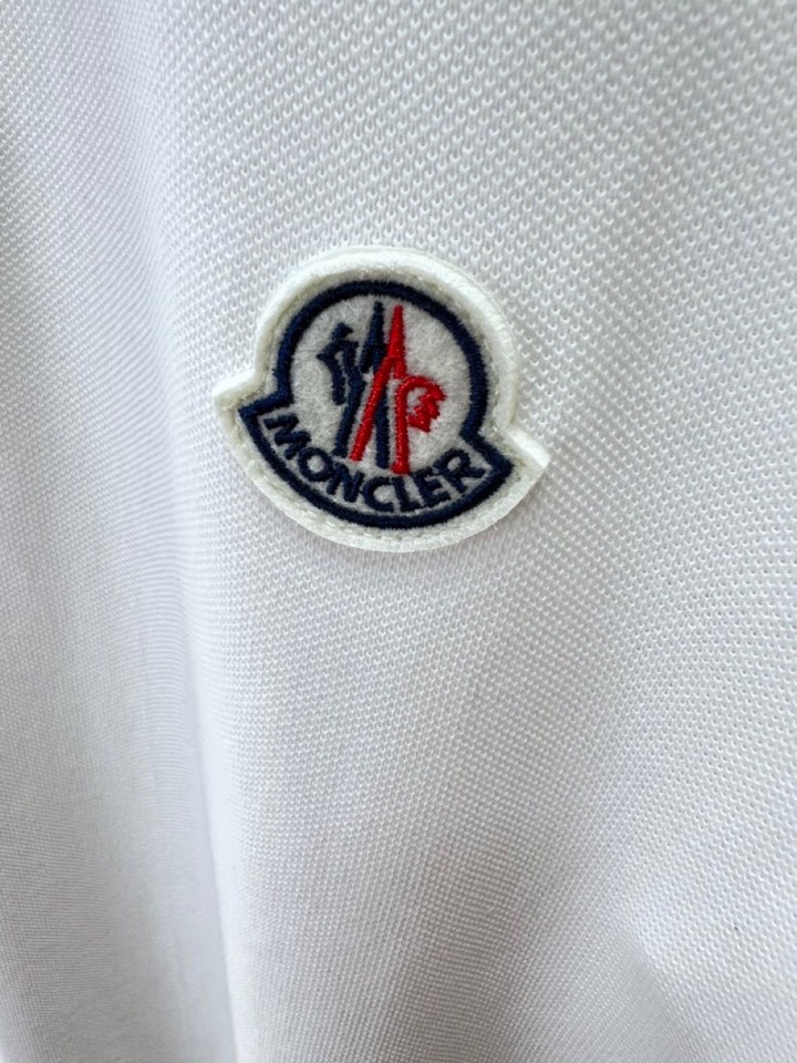  Moncler  蒙口标识章仔，采用210克纯棉珠地面料，定制 同缸染面料  ，版型挺阔有型 ，一线品