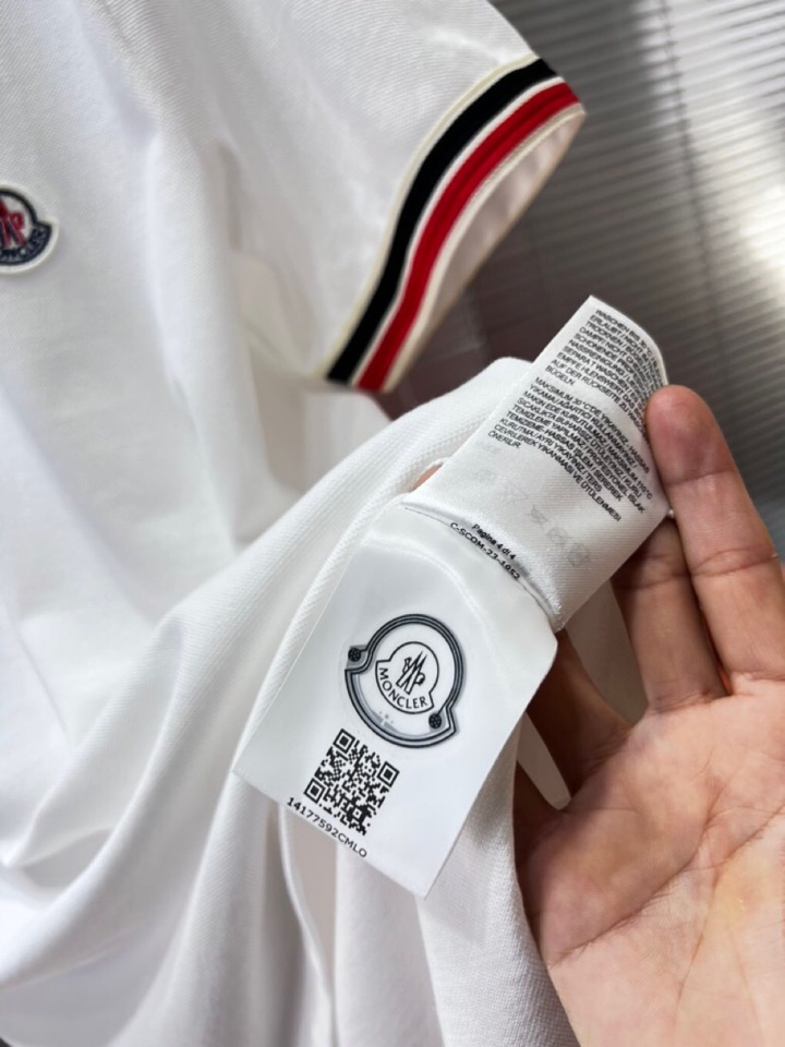  Moncler  蒙口标识章仔，采用210克纯棉珠地面料，定制 同缸染面料  ，版型挺阔有型 ，一线品