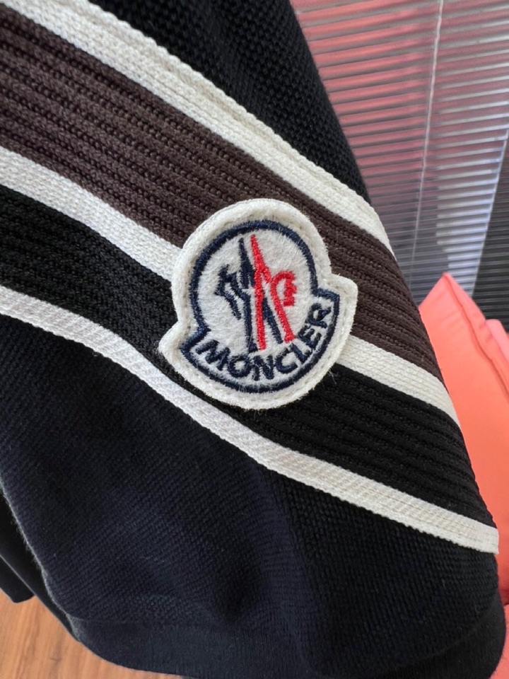  Moncler  蒙口25ss新款男士刺绣logo短袖翻领T恤Polo衫，进口纯棉珠地面料呈现。轻盈柔