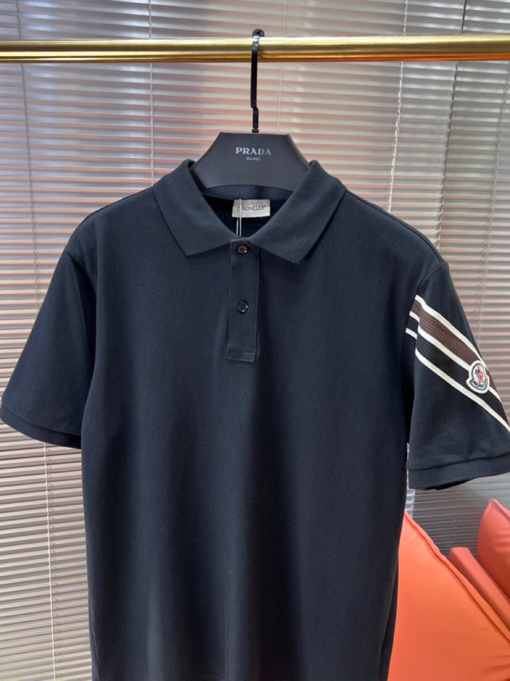  Moncler  蒙口25ss新款男士刺绣logo短袖翻领T恤Polo衫，进口纯棉珠地面料呈现。轻盈柔