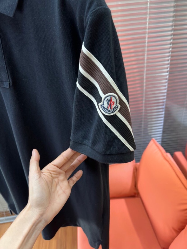  Moncler  蒙口25ss新款男士刺绣logo短袖翻领T恤Polo衫，进口纯棉珠地面料呈现。轻盈柔