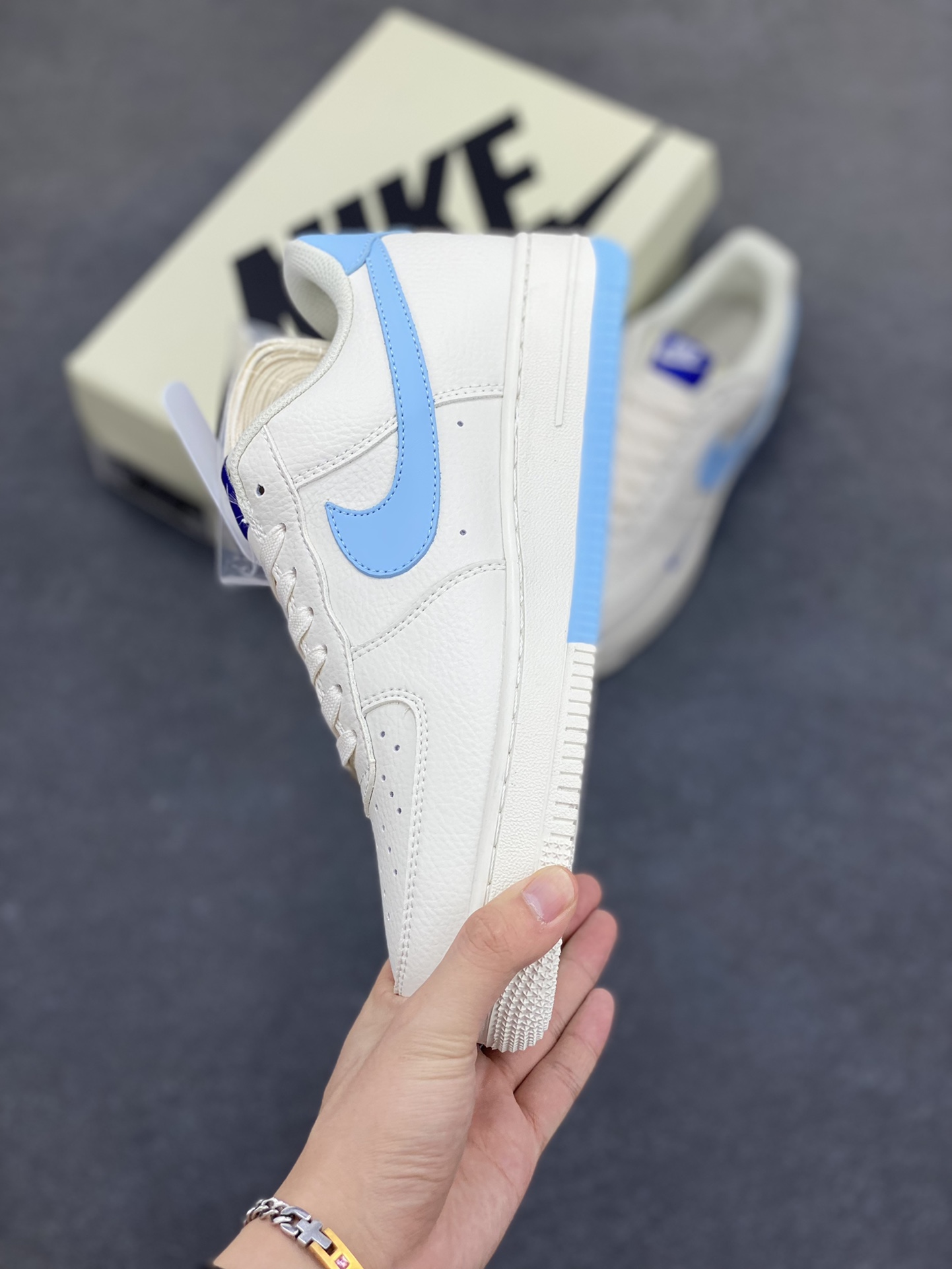 图片[3]-NIke Air Force 1 \’07 Low “米蓝浪花”空军一号 低帮 运动鞋 休闲鞋 折边针车 工艺难度大 原楦头原纸板 原装鞋盒 定制五金配件 内置全掌气垫 原厂鞋底 货号：CS5288-027 尺码：36 36.5 37.5 38 38.5 39 40 40.5 41 42 42.5 43 44 44.5 45-选品中心