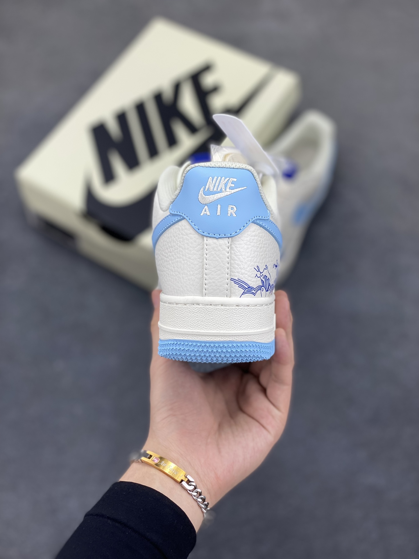 图片[4]-NIke Air Force 1 \’07 Low “米蓝浪花”空军一号 低帮 运动鞋 休闲鞋 折边针车 工艺难度大 原楦头原纸板 原装鞋盒 定制五金配件 内置全掌气垫 原厂鞋底 货号：CS5288-027 尺码：36 36.5 37.5 38 38.5 39 40 40.5 41 42 42.5 43 44 44.5 45-选品中心