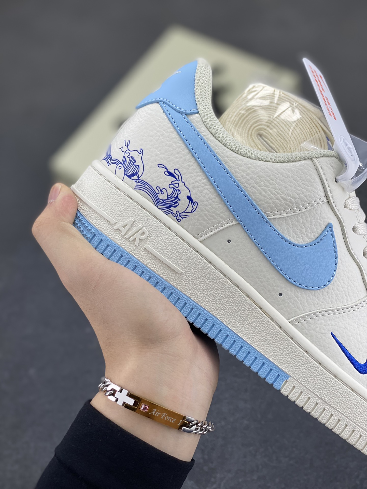 图片[6]-NIke Air Force 1 \’07 Low “米蓝浪花”空军一号 低帮 运动鞋 休闲鞋 折边针车 工艺难度大 原楦头原纸板 原装鞋盒 定制五金配件 内置全掌气垫 原厂鞋底 货号：CS5288-027 尺码：36 36.5 37.5 38 38.5 39 40 40.5 41 42 42.5 43 44 44.5 45-选品中心
