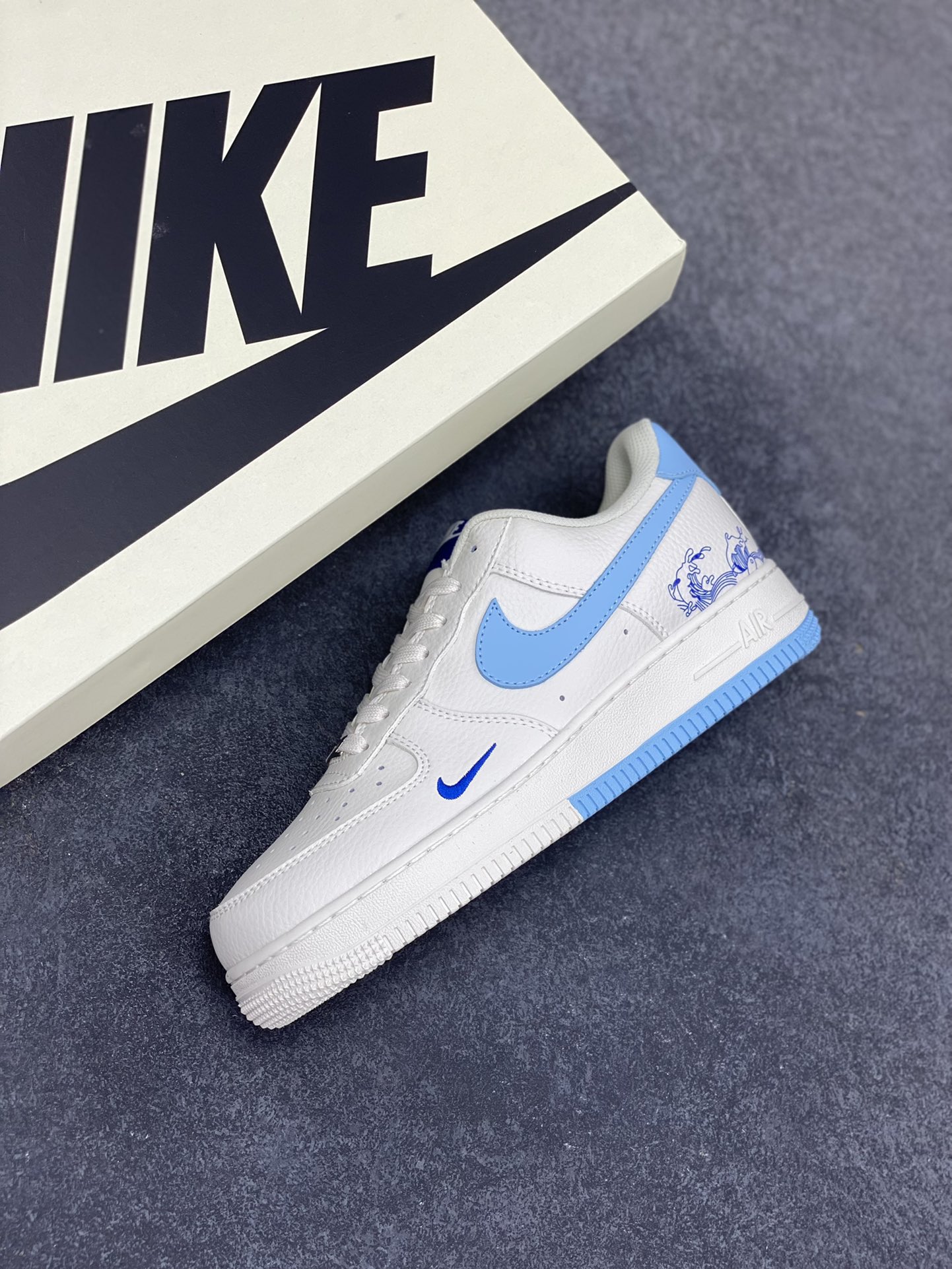 图片[7]-NIke Air Force 1 \’07 Low “米蓝浪花”空军一号 低帮 运动鞋 休闲鞋 折边针车 工艺难度大 原楦头原纸板 原装鞋盒 定制五金配件 内置全掌气垫 原厂鞋底 货号：CS5288-027 尺码：36 36.5 37.5 38 38.5 39 40 40.5 41 42 42.5 43 44 44.5 45-选品中心