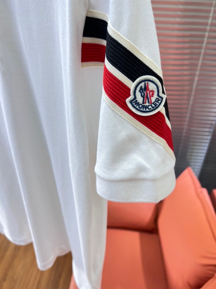  Moncler  蒙口25ss新款男士刺绣logo短袖翻领T恤Polo衫，进口纯棉珠地面料呈现。轻盈柔