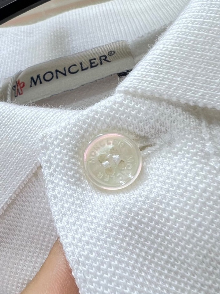  Moncler  蒙口25ss新款男士刺绣logo短袖翻领T恤Polo衫，进口纯棉珠地面料呈现。轻盈柔