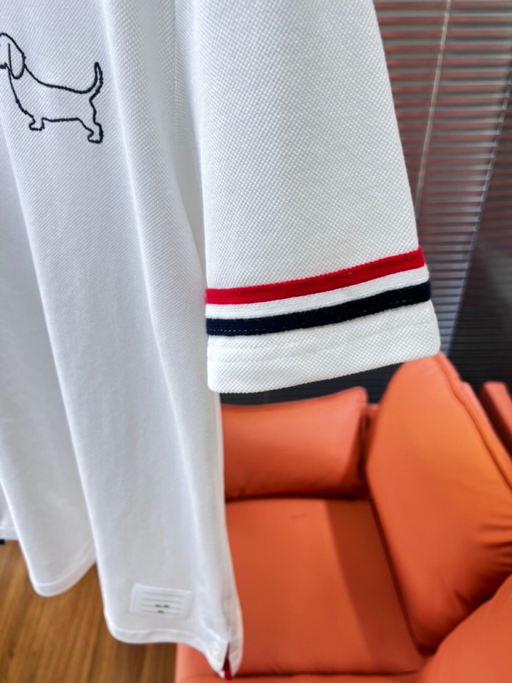  THOM BROWNE 汤姆布朗 TB新款织带短袖圆领套装，简笔画刺绣腊肠小狗🐕，下摆织带拼接开衩经典