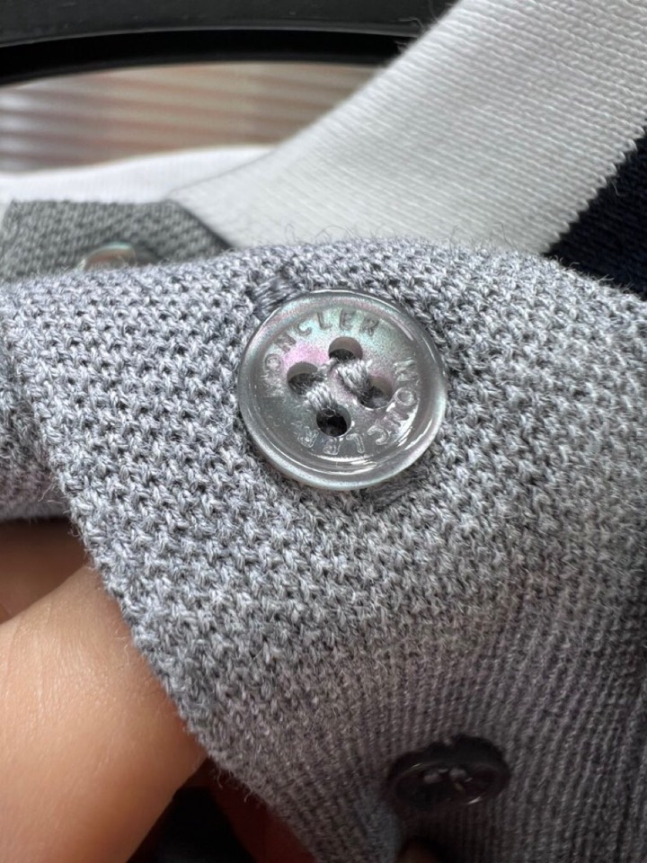  Moncler  蒙口25ss新款男士刺绣logo短袖翻领T恤Polo衫，进口纯棉珠地面料呈现。轻盈柔