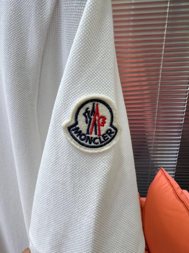  Moncler  蒙口25ss新款男士刺绣logo短袖翻领T恤Polo衫，进口纯棉珠地面料呈现。轻盈柔