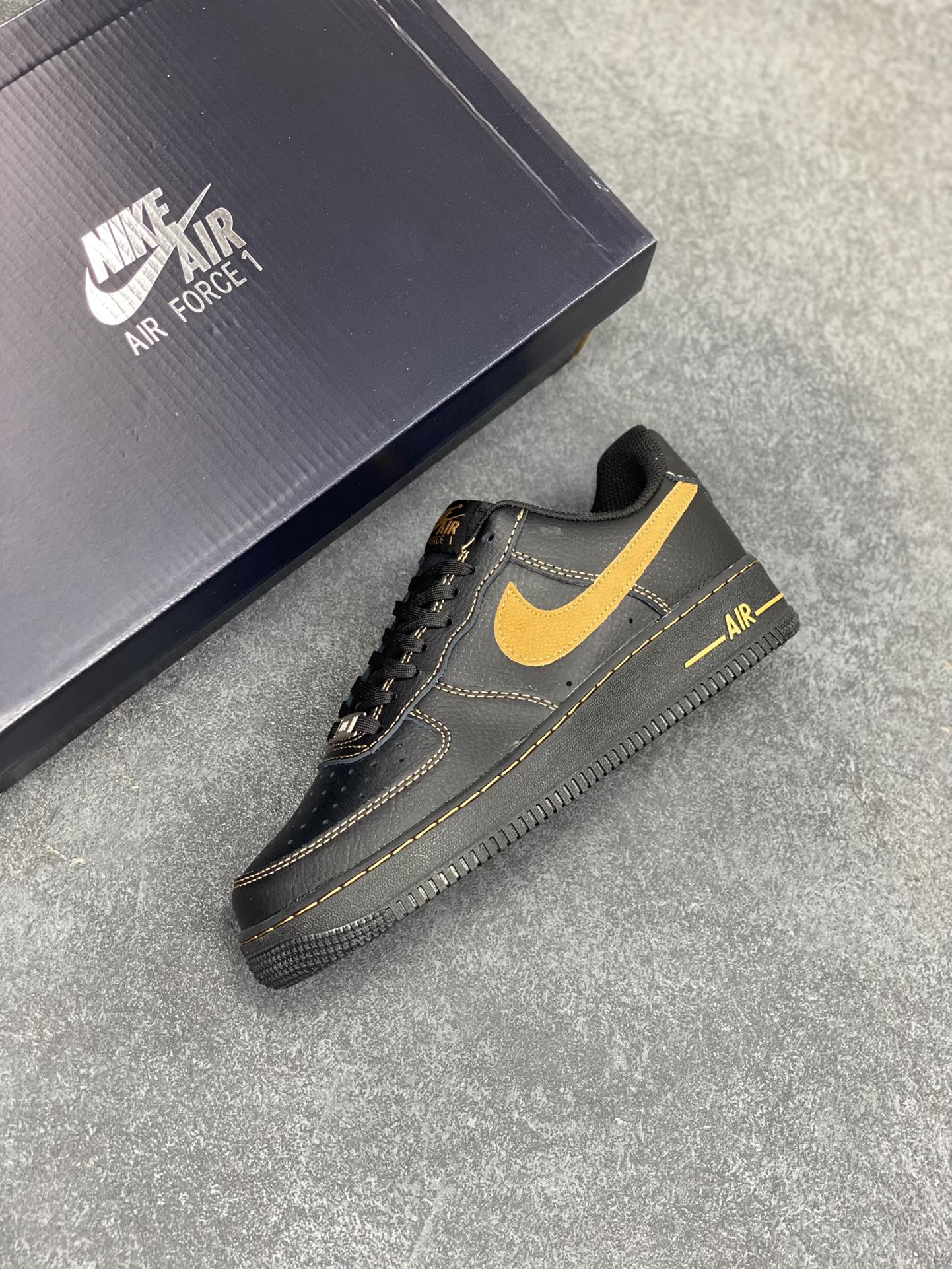 图片[7]-福利特价 Nike Air Force 1 Low 黑黄 原楦头原纸板 打造纯正空军版型 专注外贸渠道 全掌内置蜂窝气垫 原盒配件 原厂中底钢印、拉帮完美 货号：HQ2037-003 尺码：36 36.5 37.5 38 38.5 39 40 40.5 41 42 42.5 43 44 44.5 45-选品中心