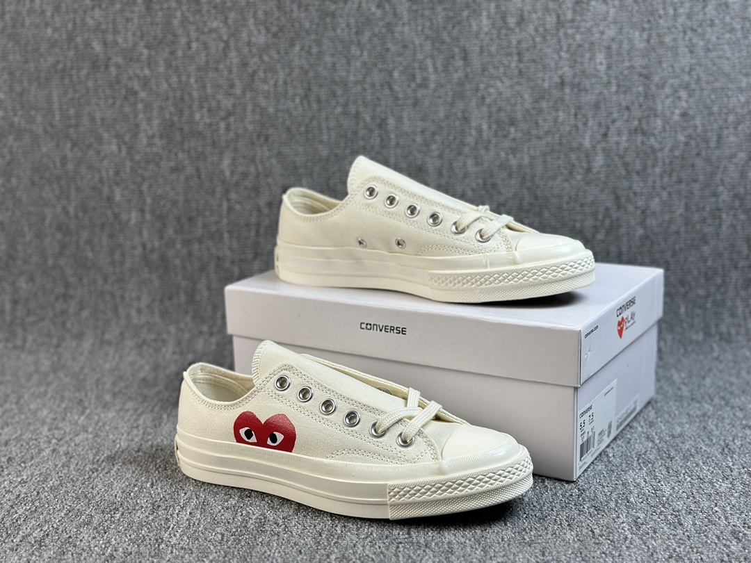 本地()
#虎扑版 原装工艺盒高端硫化 蓝底 真标扫描正版印刷CDG Play x CONVERSE 1970s 白色低邦匡威川久保玲 play爱心联名帆布鞋 环保绿色中底布 原盒原标硫化鞋
货号:150207C
Size:35 36 36.5 37 37.5 38 39 39.5 40 41 41.5 42 42.5 43 44