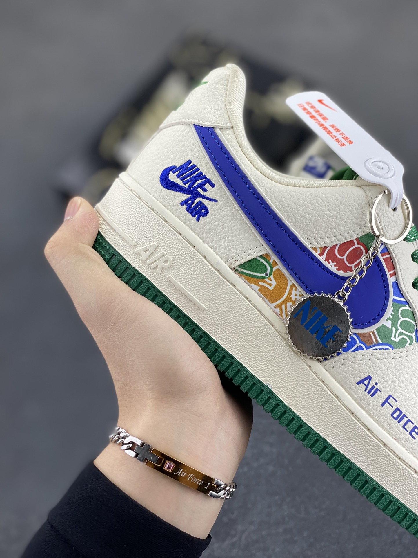 图片[6]-Nike Air Force 1 \’07 Low “NIKE联名——米蓝绿拼接”空军一号 低帮 运动鞋 休闲鞋 折边针车 工艺难度大 原楦头原纸板 原装鞋盒 定制五金配件 内置全掌气垫 原厂鞋底 货号：KJ1688-001 尺码：36 36.5 37.5 38 38.5 39 40 40.5 41 42 42.5 43 44 44.5 45-选品中心