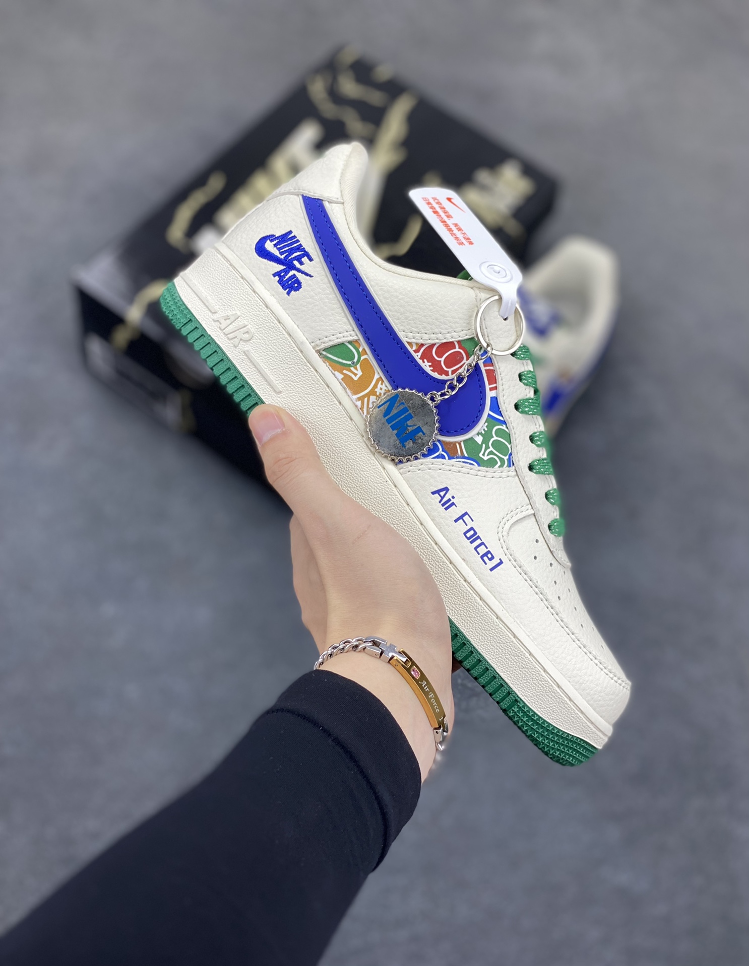 Nike Air Force 1 \’07 Low “NIKE联名——米蓝绿拼接”空军一号 低帮 运动鞋 休闲鞋 折边针车 工艺难度大 原楦头原纸板 原装鞋盒 定制五金配件 内置全掌气垫 原厂鞋底 货号:KJ1688-001 尺码:36 36.5 37.5 38 38.5 39 40 40.5 41 42 42.5 43 44 44.5 45-选品中心