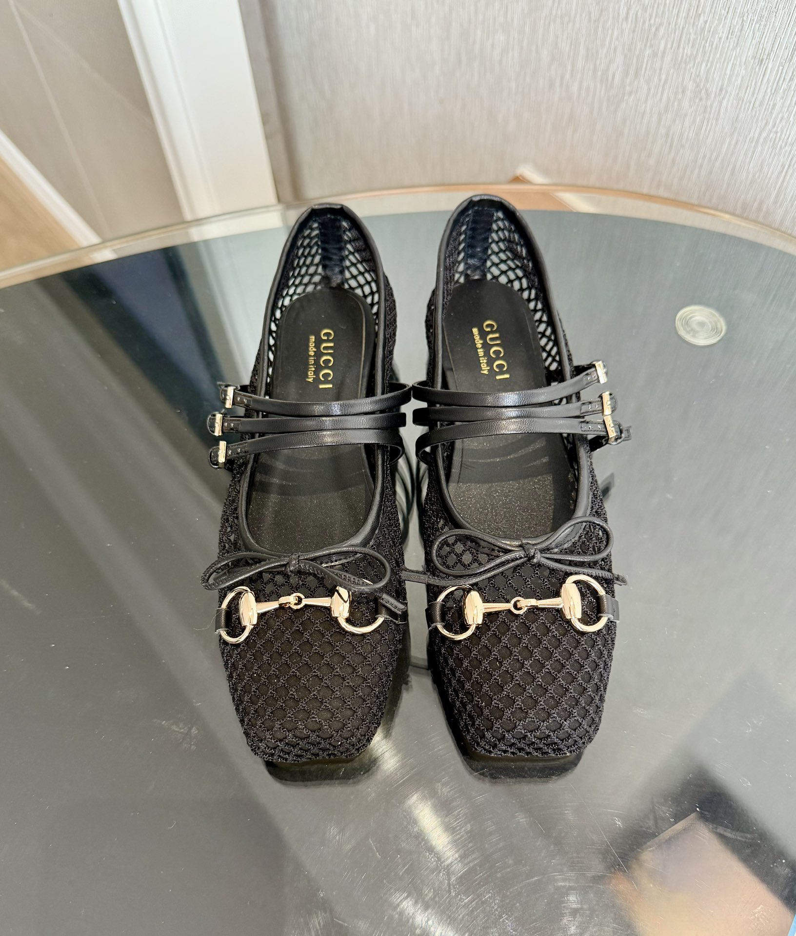 NO:670065,GuCC 2025 early autumn 25 series new flat ballet shoes horsebit new small square toe shoes, square toe design with elegant bow details, classic, refined, elegant and playful fashionable flat shoes, creating an excellent wearing experience. Sweet college style and lightweight fabric original custom mesh fabric lining/foot pads high-end custom sheepskin lining high flat sole outsole Italian leather sole size 35-42) 40 41 42 customized, non-returnable).  Mesh, ballet shoes, gucci, flats, sheepskin19860909GuCC 2025早秋25系列新品平底芭蕾鞋马衔扣新款小方头单鞋,鞋头方形设计搭配雅致的蝴蝶结细节,经典精致优雅俏皮时髦平底鞋,打造出色的穿着体验.甜美学院风轻便 面料原版定制网眼面料 内里／垫脚高端定制羊皮里 跟高平底 大底意大利真皮底 尺码35-42）40 41 42定做,不退换）.  网面,芭蕾舞鞋,gucci,flats,sheepskin,Women's Shoes