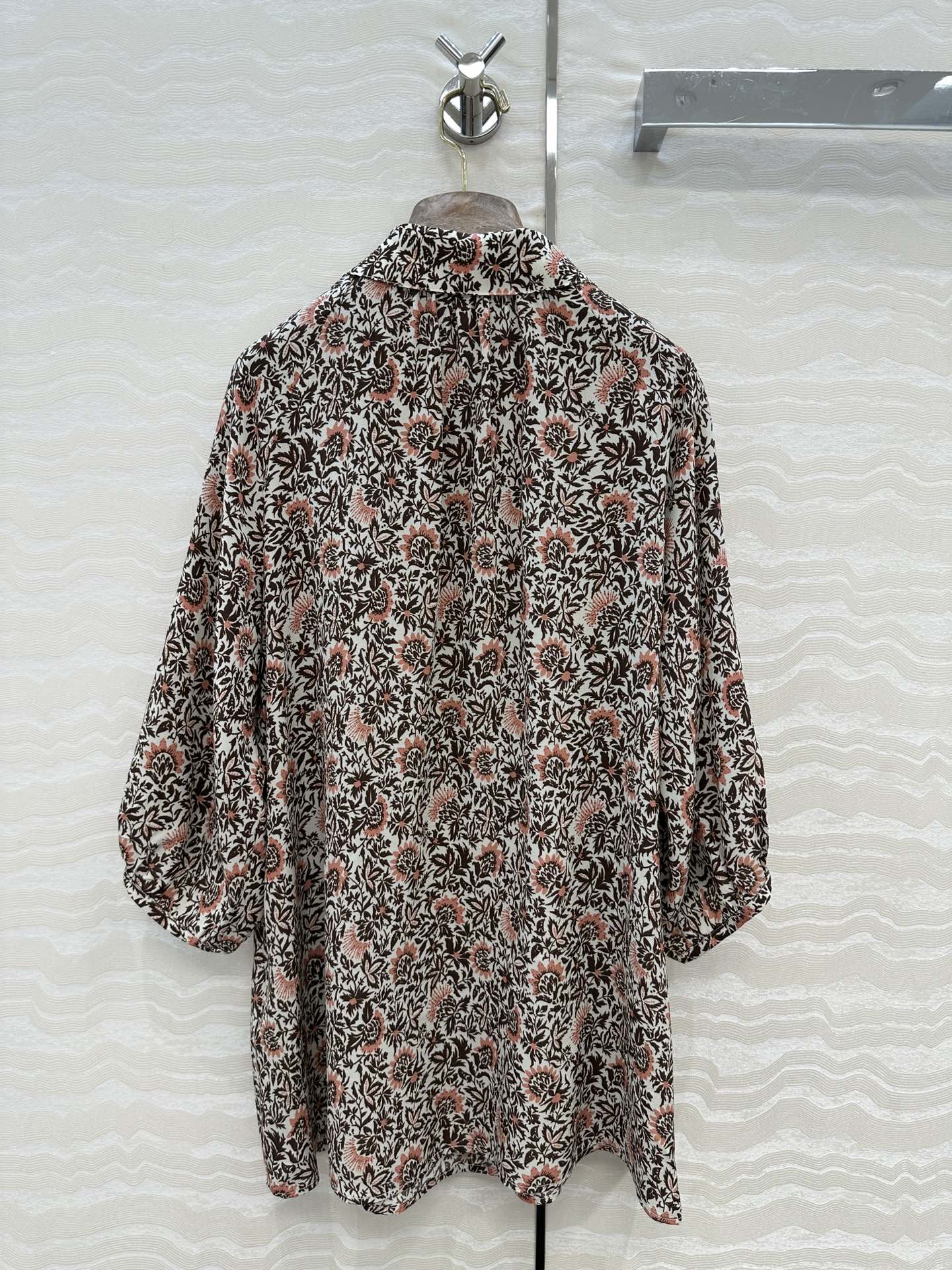 独家首发❤️原单品质，浪漫LP度假风高级色调花㚏Idris真丝衬衫。Riserva San Nicolo