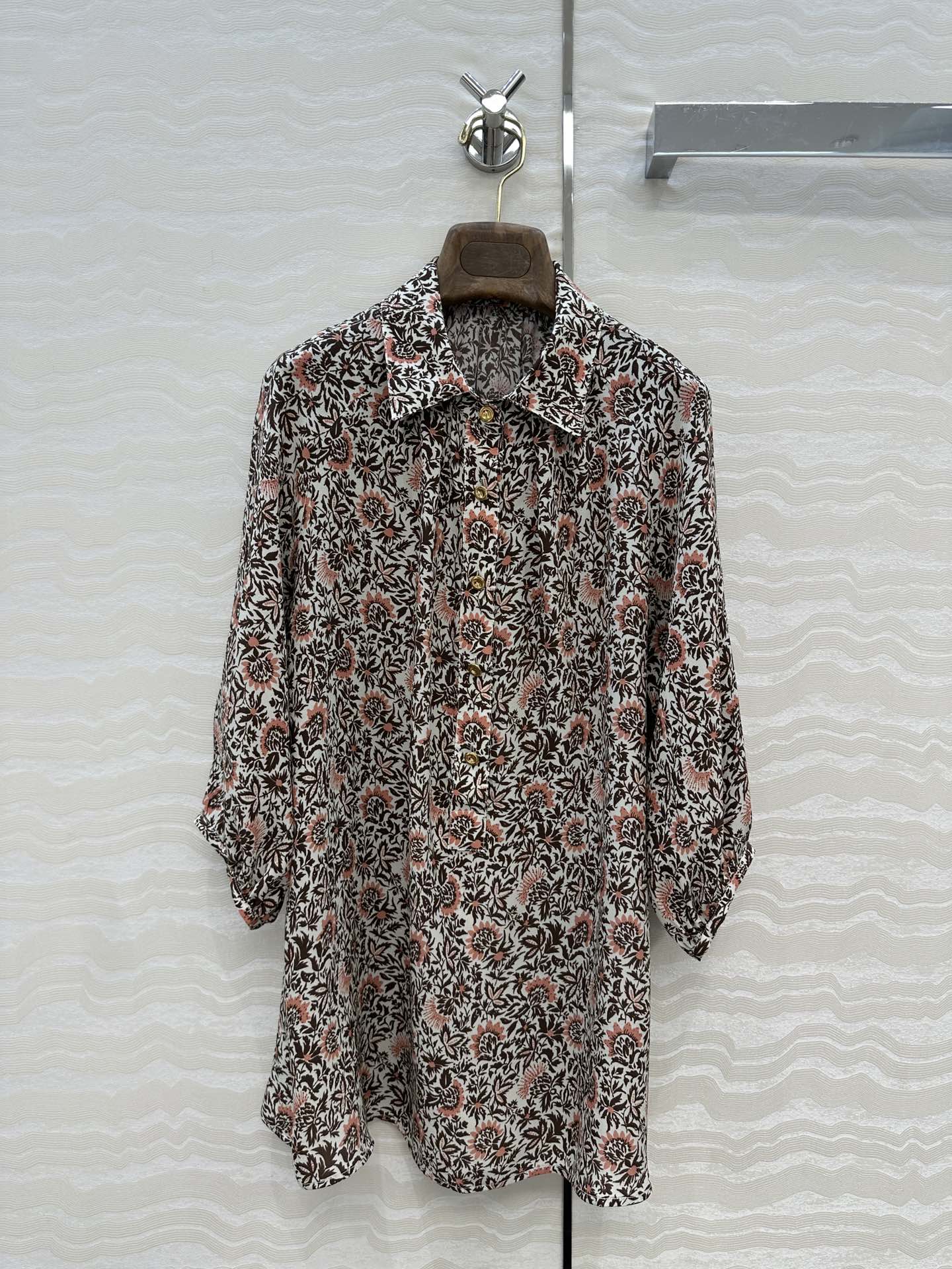 独家首发❤️原单品质，浪漫LP度假风高级色调花㚏Idris真丝衬衫。Riserva San Nicolo