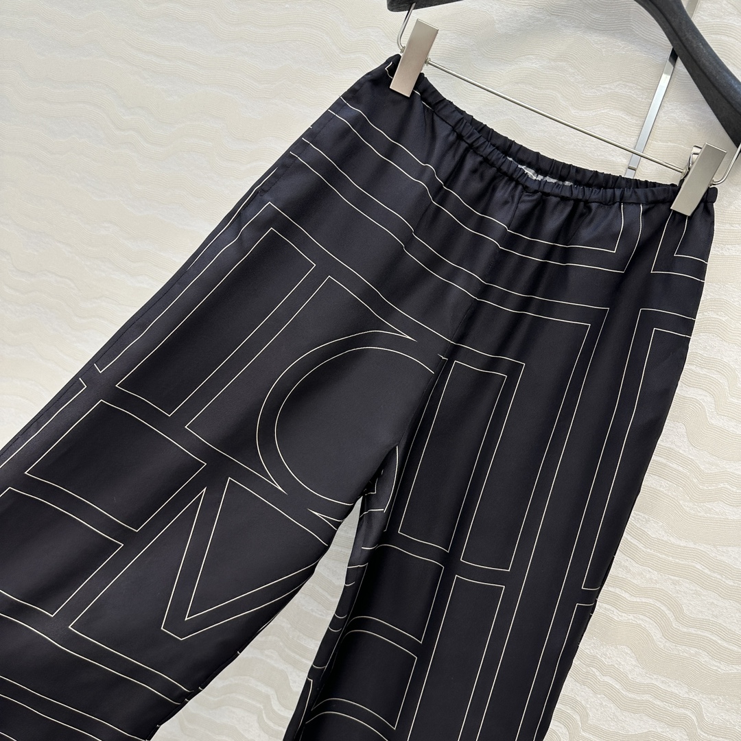 独家首发❤️原单品质，TM长期主义，高智感穿搭，线条字母定位印花真丝阔腿直筒裤。慵懒随性的高级气息！进口