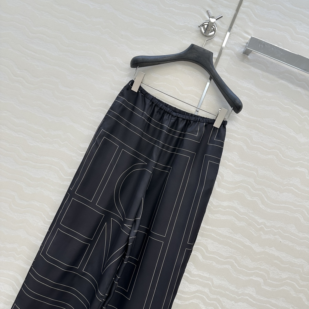 独家首发❤️原单品质，TM长期主义，高智感穿搭，线条字母定位印花真丝阔腿直筒裤。慵懒随性的高级气息！进口