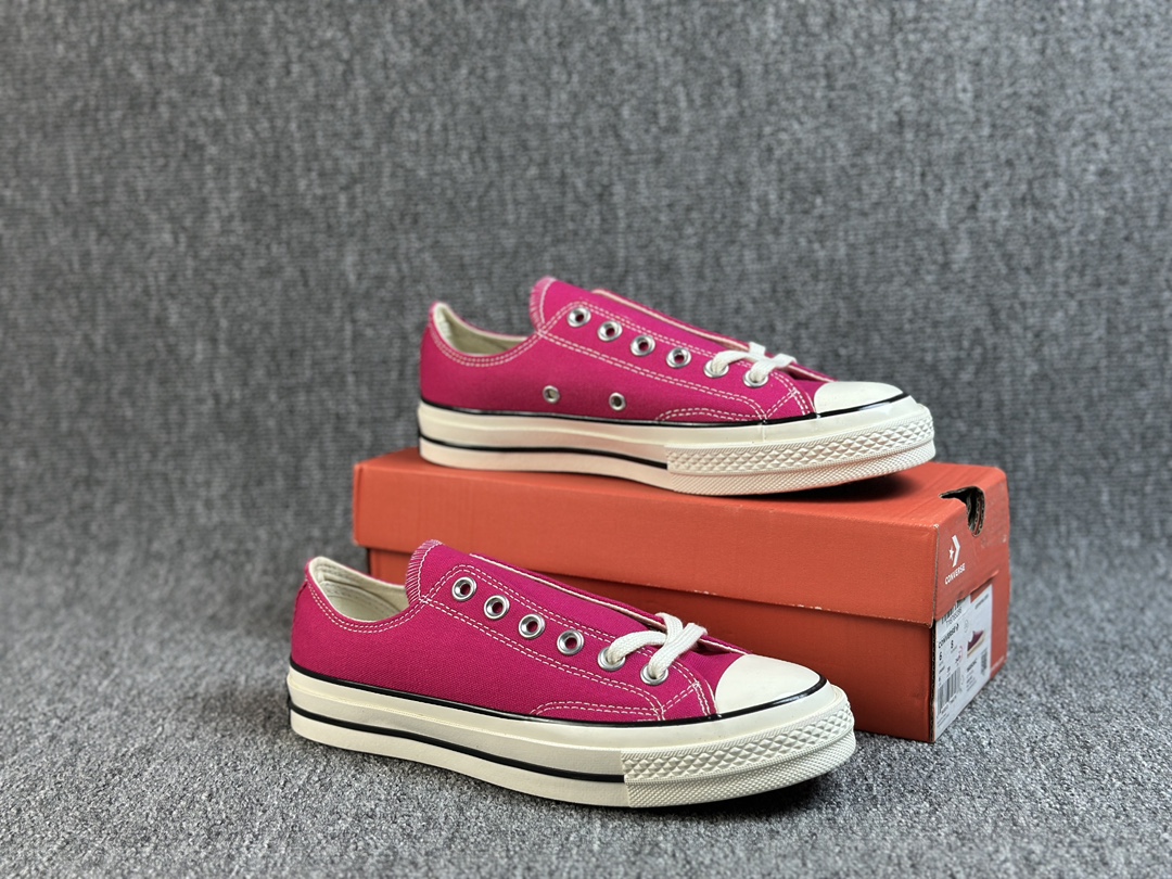 本地() #虎扑版 Converse 匡威 All Star 1970s 蓝底 玫红色 帆布休闲低帮板鞋 全新鞋盒外标 鞋楦定型 补丁字体印刷空压立体 品质数一数二 硫化双尾条 货号:168506C 尺码:35 36 36.5 37 37.5 38 39