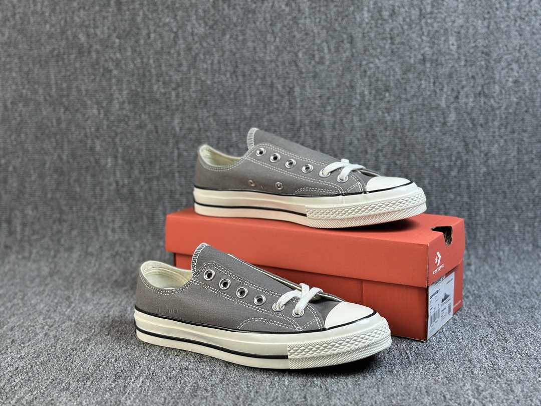 本地() #虎扑版 Converse 匡威 All Star 1970s 蓝底 石灰色 帆布休闲低帮板鞋 全新鞋盒外标 鞋楦定型 补丁字体印刷空压立体 品质数一数二 硫化双尾条 货号:164951C 尺码:35 36 36.5 37 37.5 38 39 39.5 40 41 41.5 42 42.5 43 44