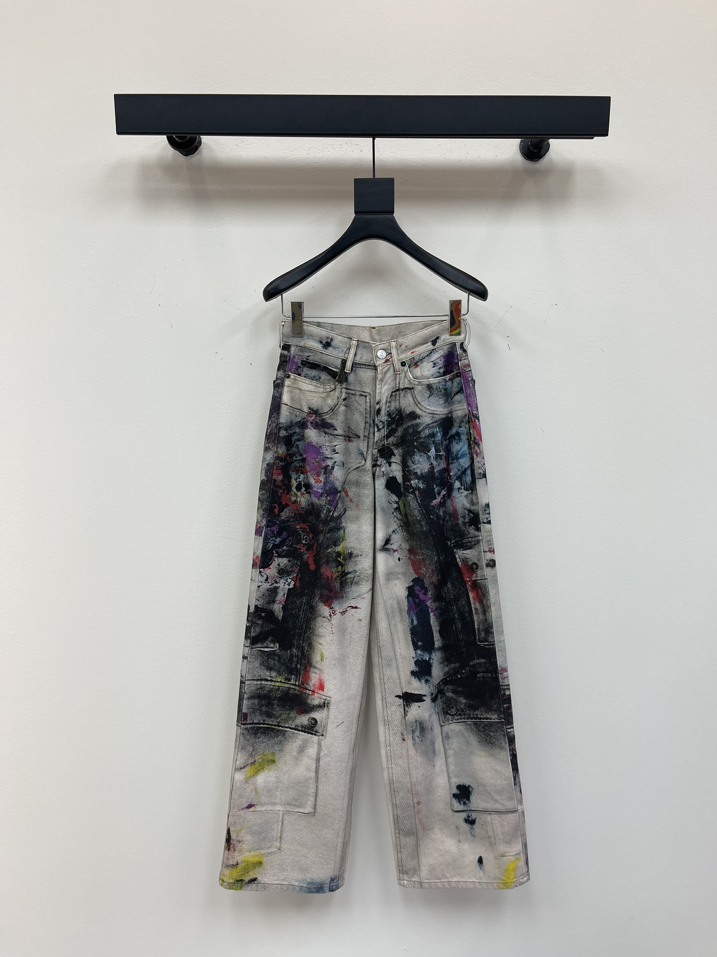 NO:442703,ACN*25 new personalized 3D printed dirty graffiti trousers, unique printing design style 3D printed ink splashing dirty pants, the upper body is cool, the pants style can be worn by both men and women~ the overall upper body has a great visual vision, the style is very covers the hips and makes it look slim, a must-have for trendy people. Size 26.27.28.29,,alexander wang19860909ACN*25新款个性3D打印脏脏涂鸦长裤 独特的印花设计风格3D打印泼墨脏脏裤设计 上身很酷 裤子版型男女都可以穿哈～整体上身腰部视觉绝绝子 版型很遮胯显瘦 潮人必入款 尺码26.27.28.29,,alexander wang,Women's clothing