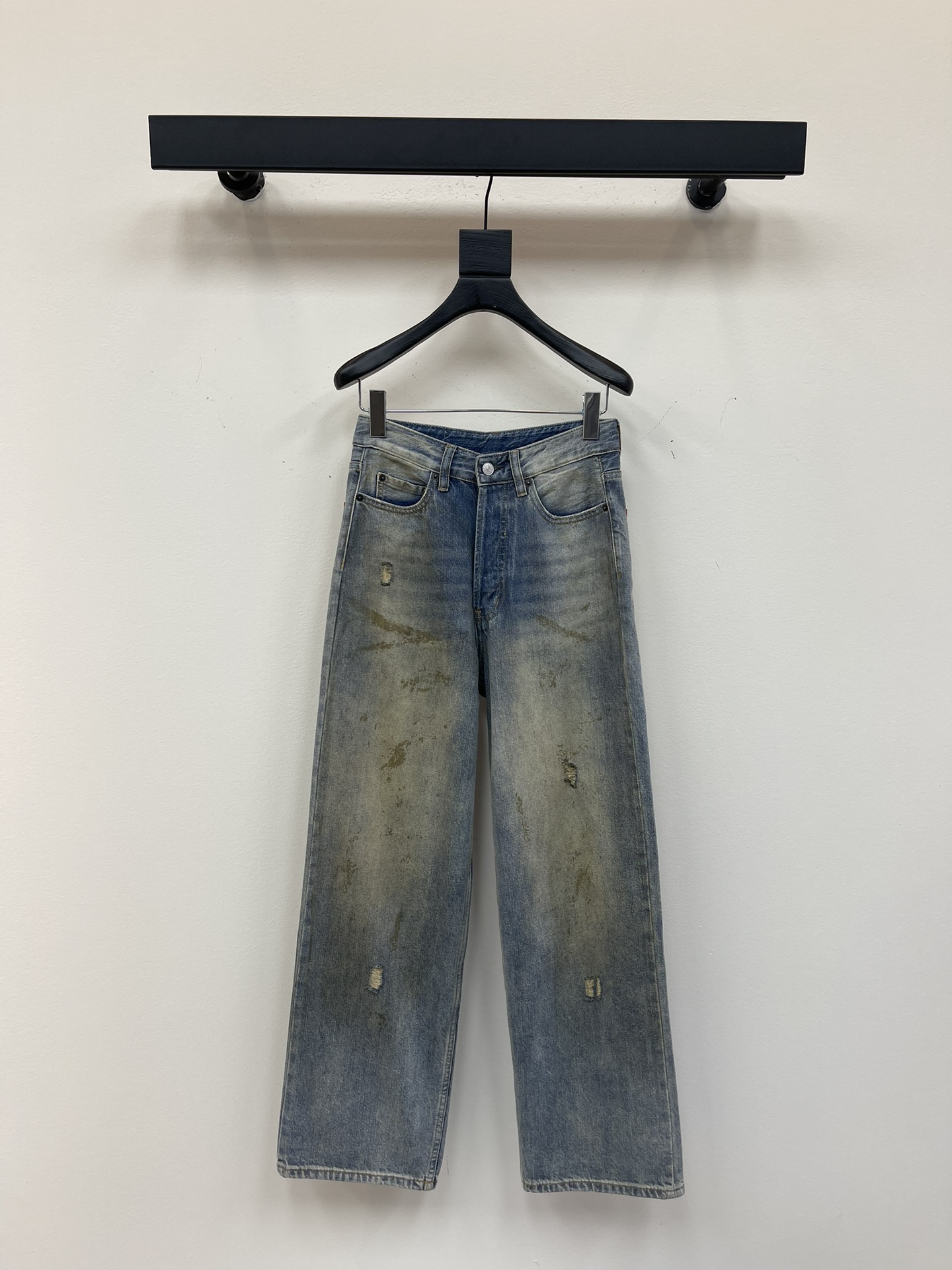 NO:442757,Acne studi*s 25 new style of old mud dyed leather pocket denim pants | Exclusive high-end production!  The pants I like recently are no less. The front is made with ink-splashed mud dyed. The back is two rivet leather pockets. It has a very design feel and the style is also very good. The matching is super fashionable and the workmanship is full of details. SML, acne studios, alexander wang19860909Acne studi*s 25新款做旧泥染皮口袋牛仔神裤丨独家高版出品！近期最爱的裤子 没有之一 前边做了泼墨泥染的设计 后面是两个铆钉皮质的口袋 超有设计感 版型也超好啦 搭配性超强 时髦度拉满 做工品质看细节.SML,,acne studios,alexander wang,Women's clothing