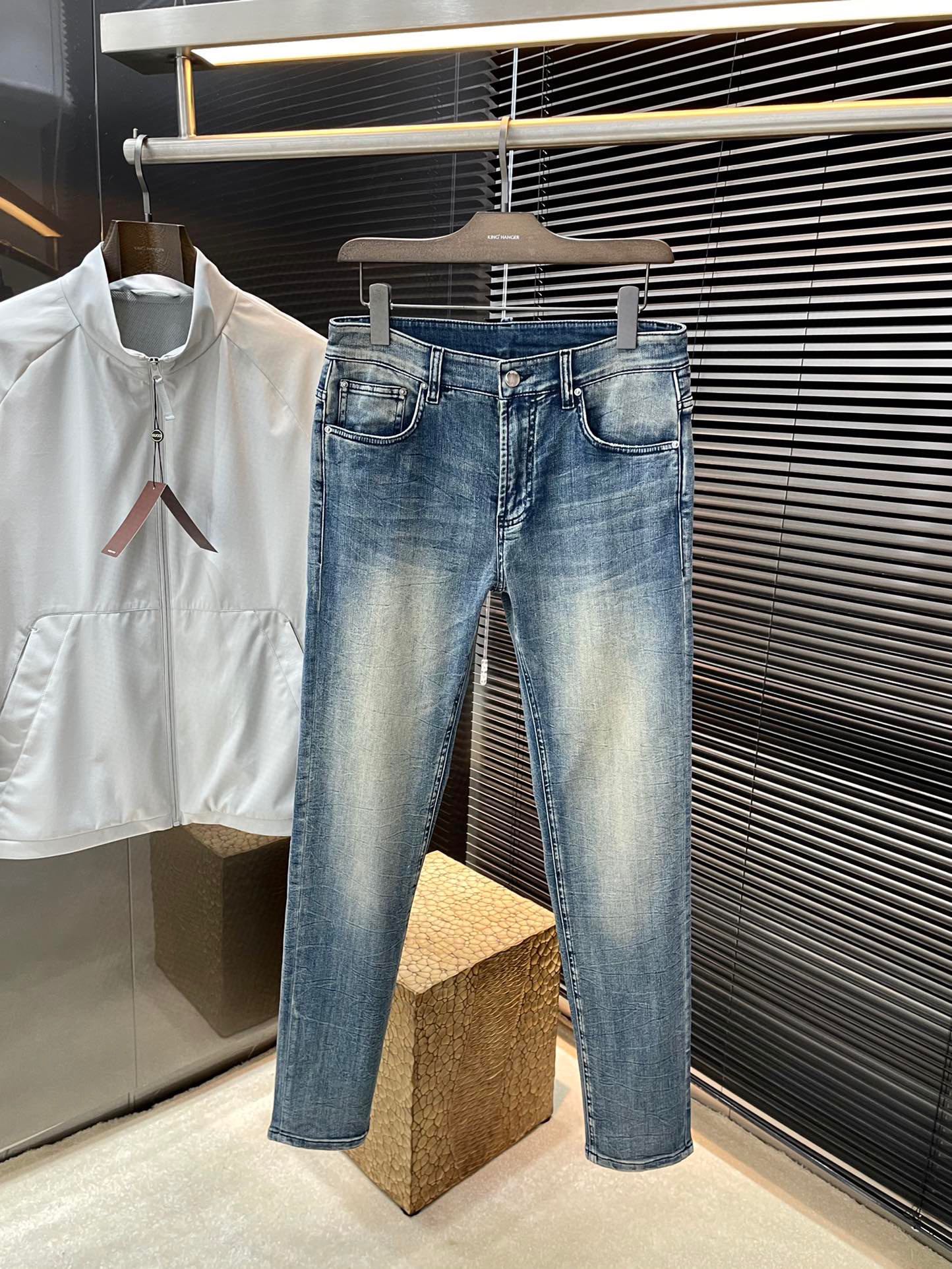 AMIRI Summer 2025 Jeans: Italian High-Class Cowboy Fabric, Stylish Design, Comfortable Fit - 图片 1