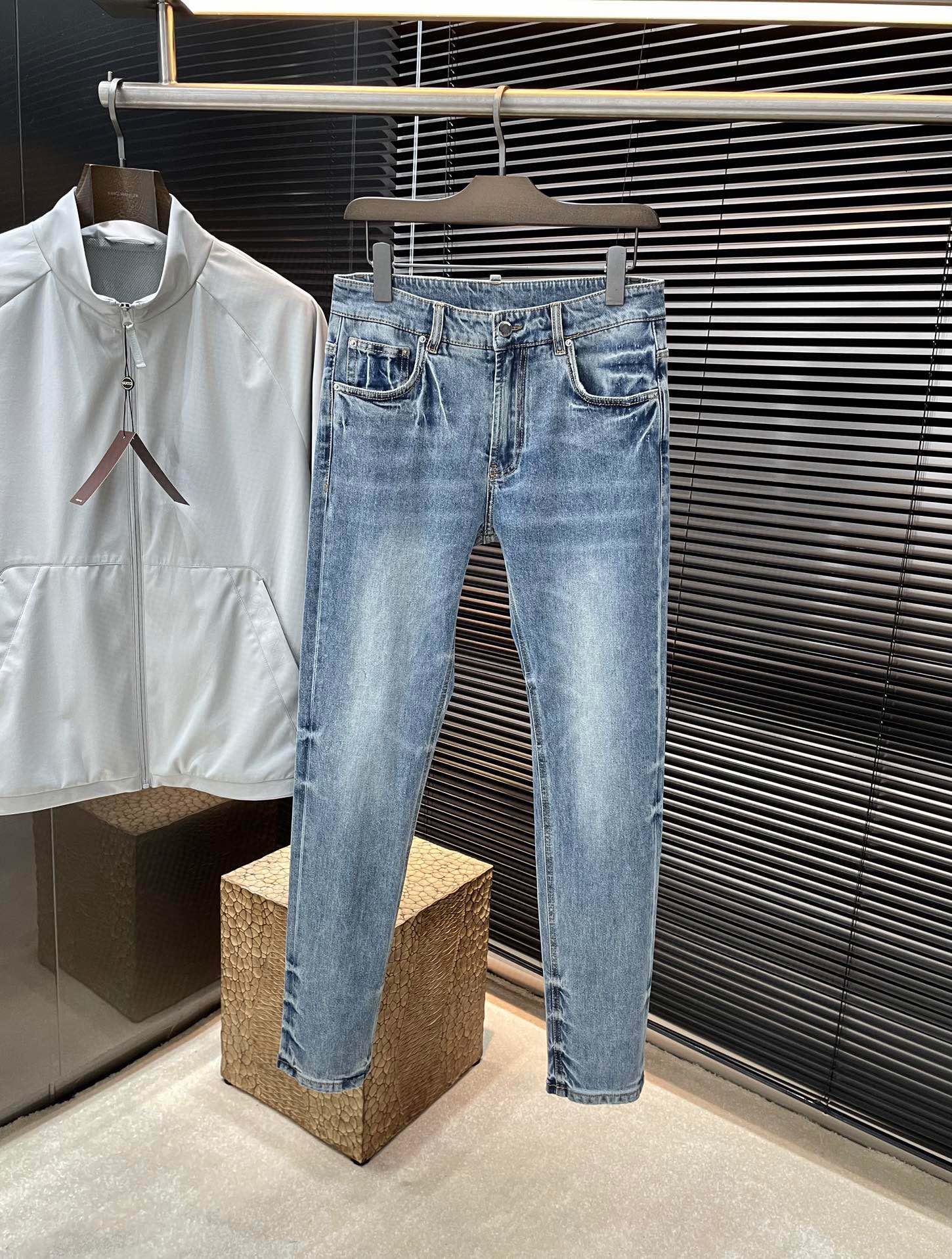 Amiri Summer 2025 Jeans: Italian High-Class Cowboy Fabric, Stylish and Comfortable Design