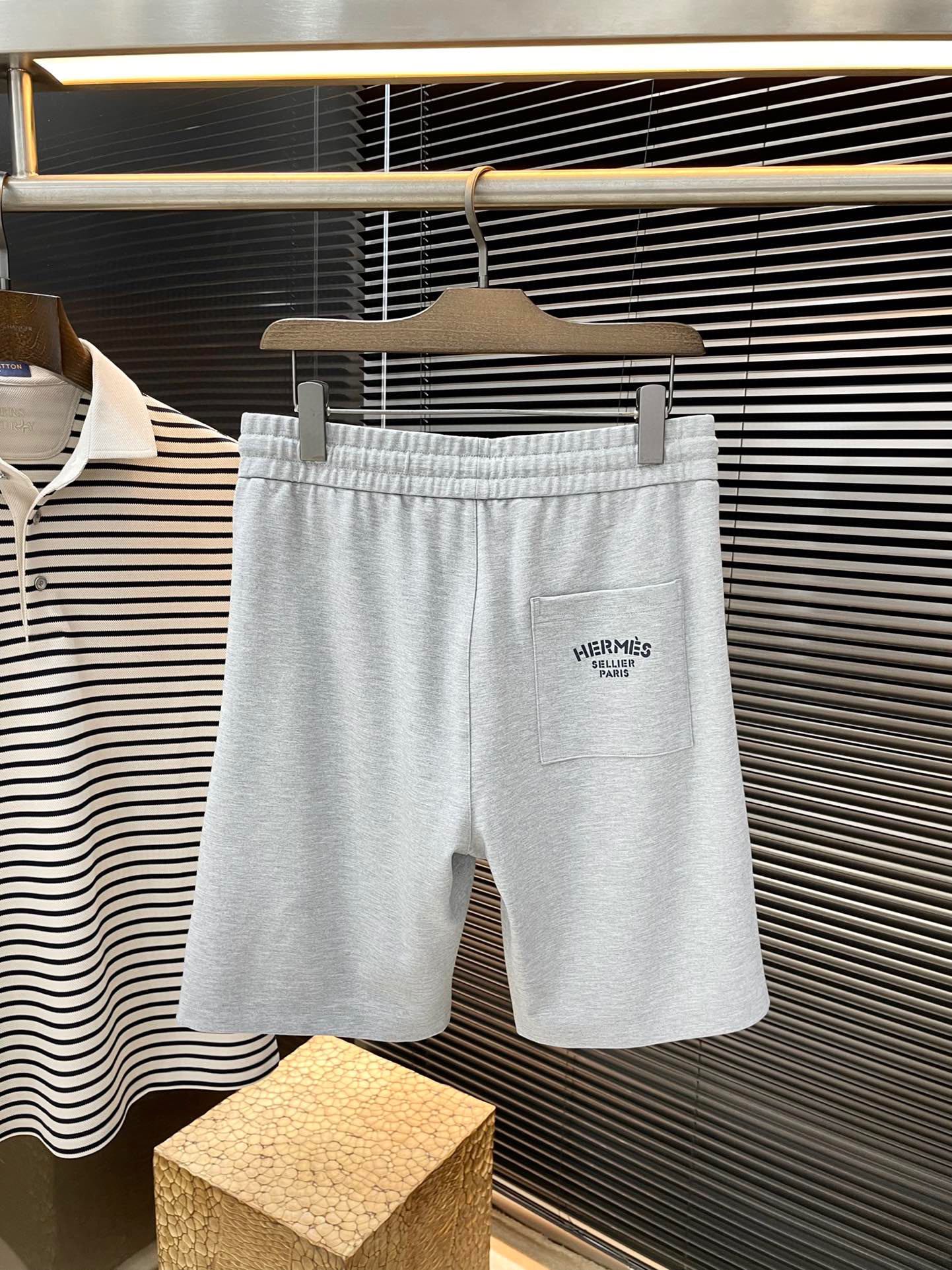 Hermes Spring 2025 Leisure Shorts: High-End Comfort and Style in Cotton Fabric - 图片 9