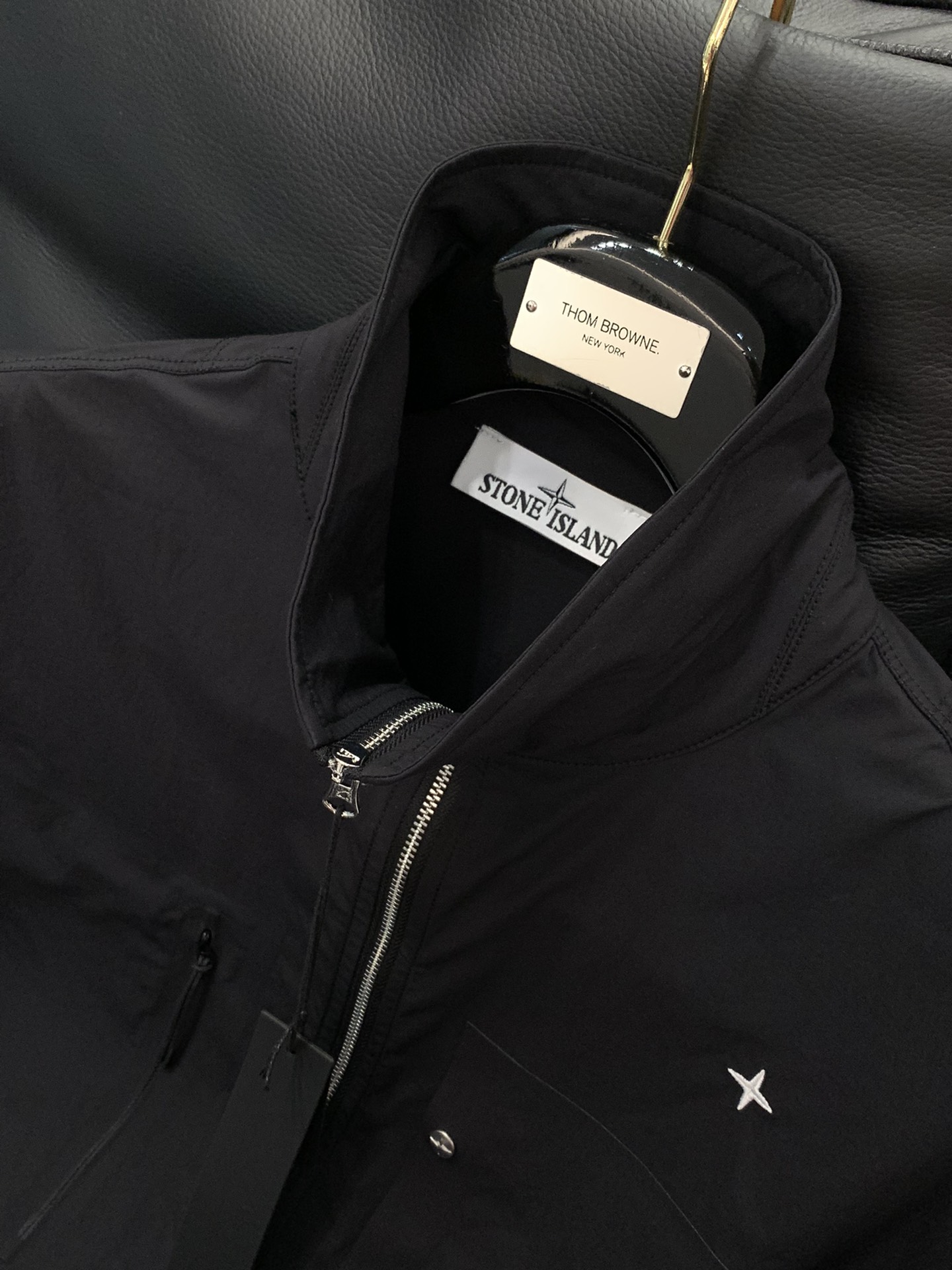 “Stone Island Outdoor Jacket: New Export Orders for High-Quality Metal Supply” - 图片 4
