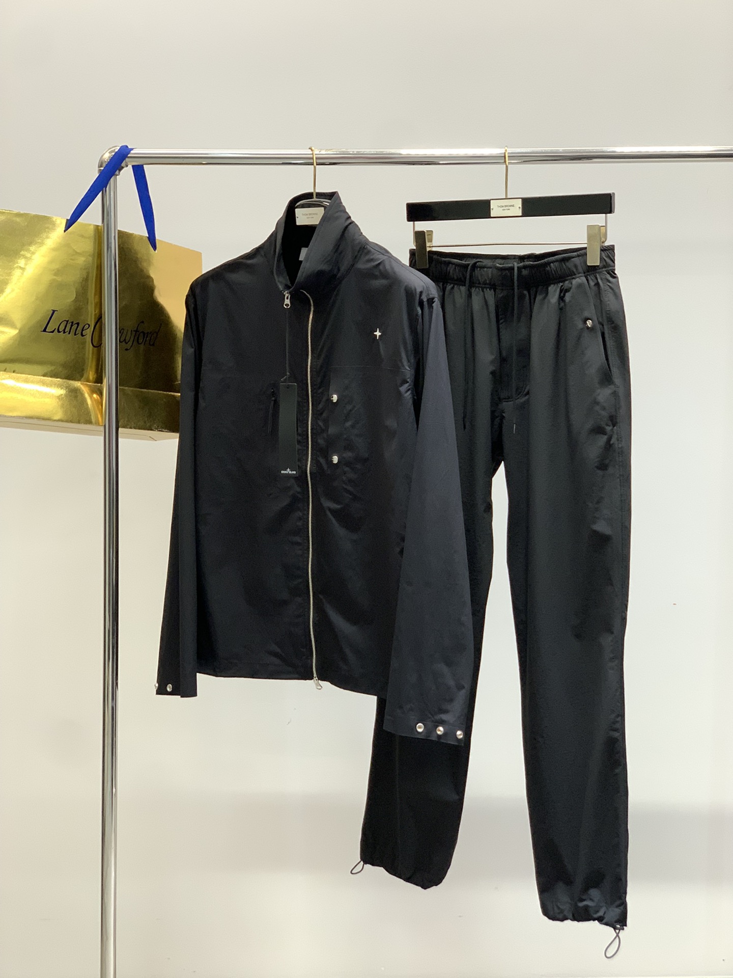 “Stone Island Outdoor Jacket: New Design with Military Style, Export Orders for Thin Metal” - 图片 9