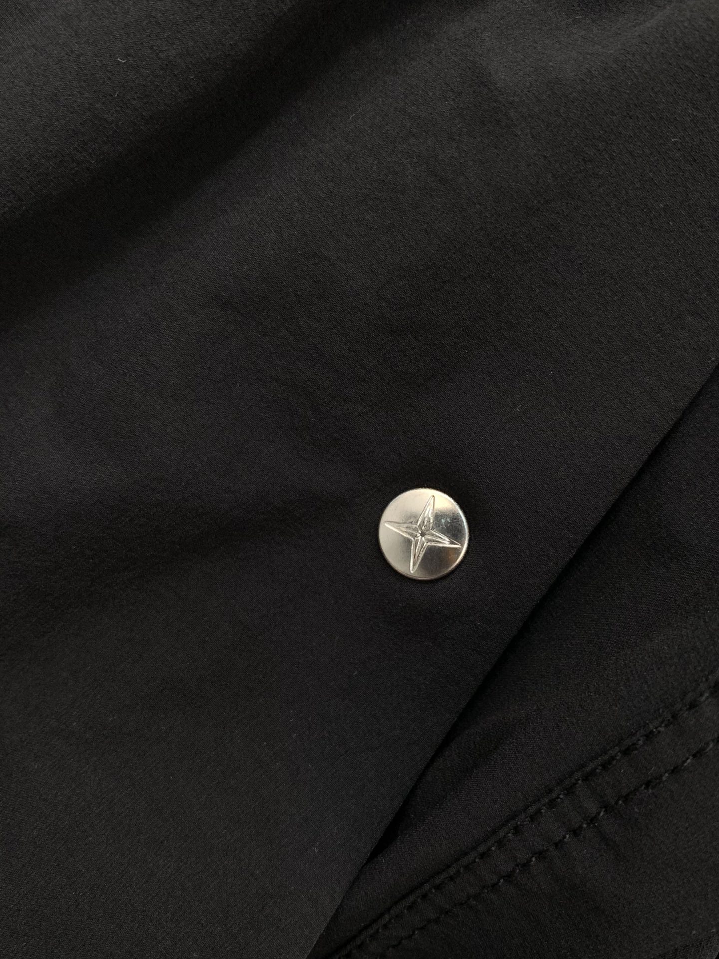 “Stone Island Outdoor Jacket: New Design with Military Style, Export Orders for Thin Metal” - 图片 5