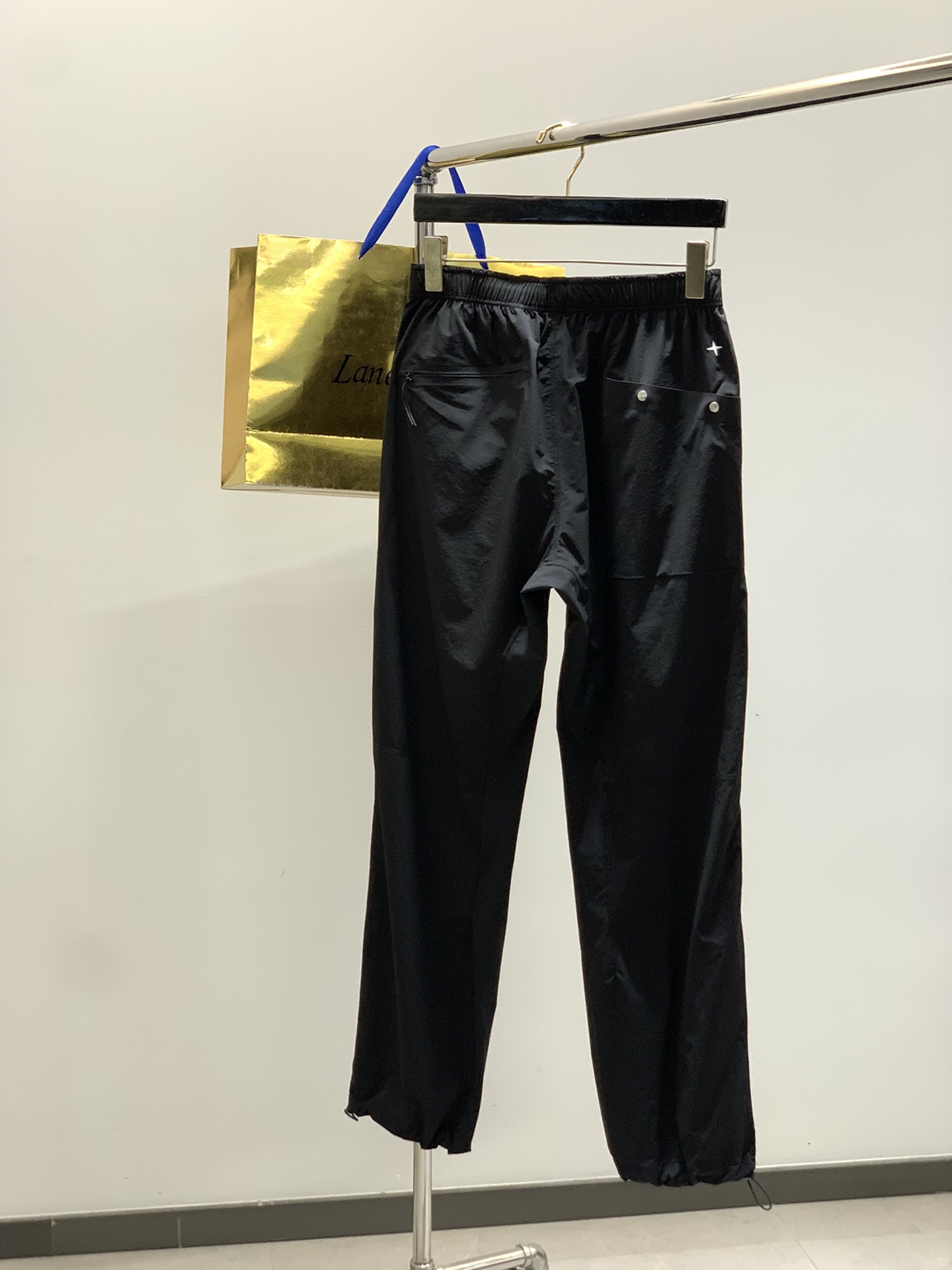 “Stone Island Outdoor Jacket: New Design with Military Style, Export Orders for Thin Metal” - 图片 2