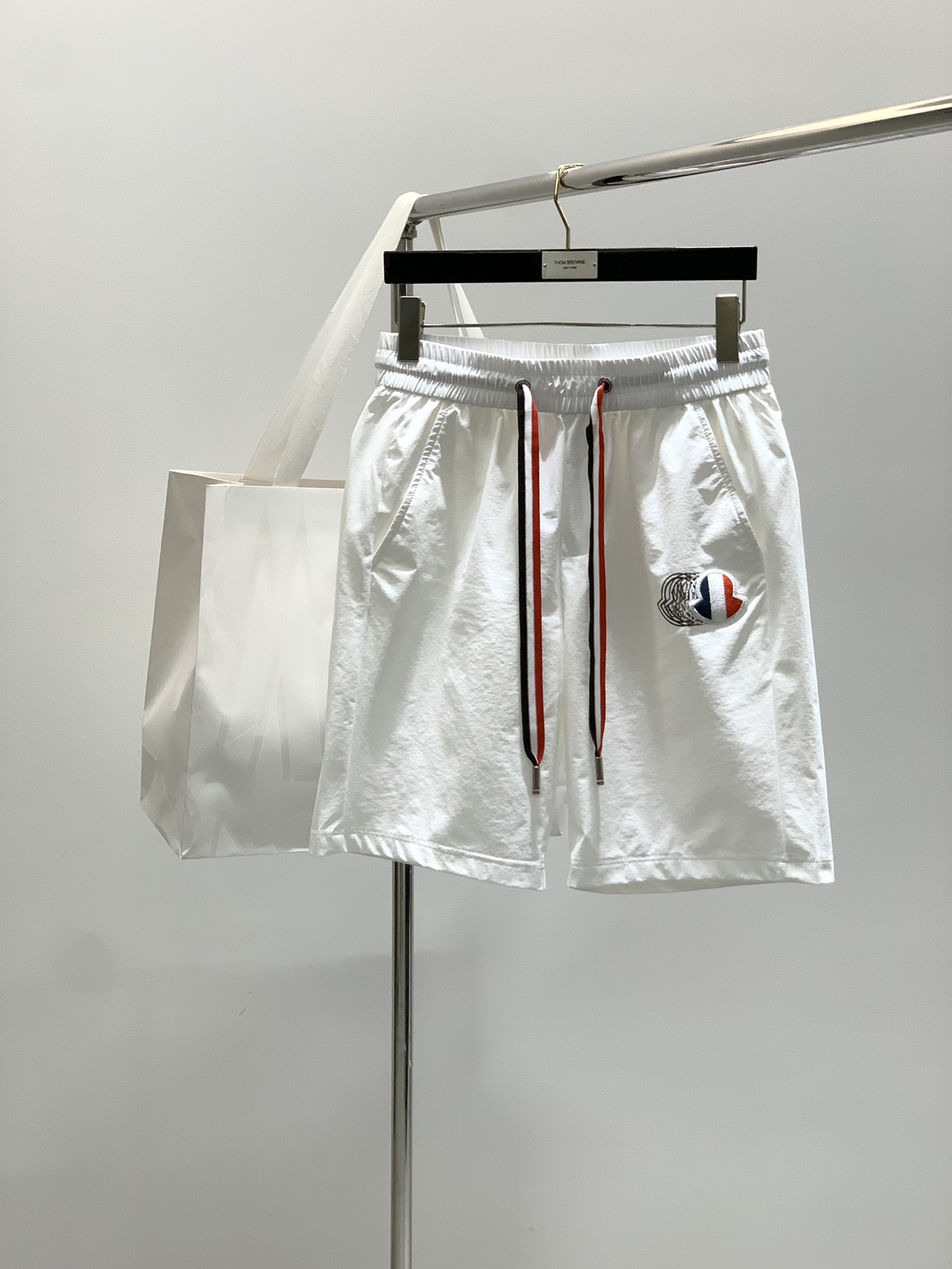 NO:446831,, , , , drawstring sports and casual shorts, fashion series, unique design, yarn ordering and dyeing. A large domestic manufacturer exports to Japan and supplies fabrics from several top brands. It has a soft and glutinous feel, is quite wide and stylish, solving the problem of washing and discoloration. The trousers are neat and atmospheric, size M-4XL,, Moncler, shorts, alexander wang19860909,蒙口 抽绳运动休闲短裤 时尚系列,独特设计, 订纱开始订染和订纺. 国内某大厂出口日本 和供应几大顶级品牌的面料. 手感软糯 , 挺阔有型 , 解决 , 洗涤变色的问题. 裤型利落大气 , 尺码M-4XL,,Moncler,shorts,alexander wang,Men's clothing