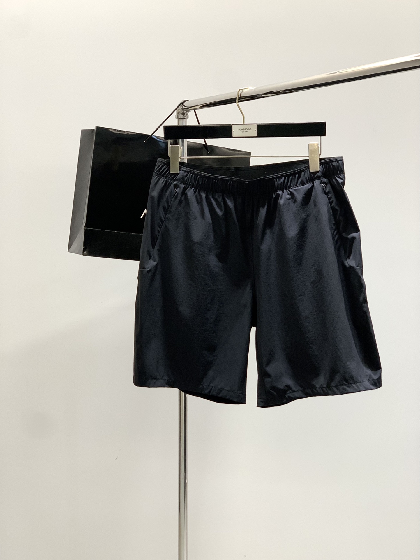 NO:446869,,Archaew bird drawstring sports and casual shorts Fashion series, unique design, yarn ordering and dyeing. A large domestic manufacturer exports to Japan and supplies fabrics from several top brands. It has a soft and glutinous feel, is quite wide and stylish, solving the problem of washing and discoloration. The pants are neat and atmospheric, size M-3XL, arc'teryx, shorts, alexander wang19860909,始祖鸟 抽绳运动休闲短裤 时尚系列,独特设计, 订纱开始订染和订纺. 国内某大厂出口日本 和供应几大顶级品牌的面料. 手感软糯 , 挺阔有型 , 解决 , 洗涤变色的问题. 裤型利落大气 , 尺码M-3XL,arc'teryx,shorts,alexander wang,Men's clothing