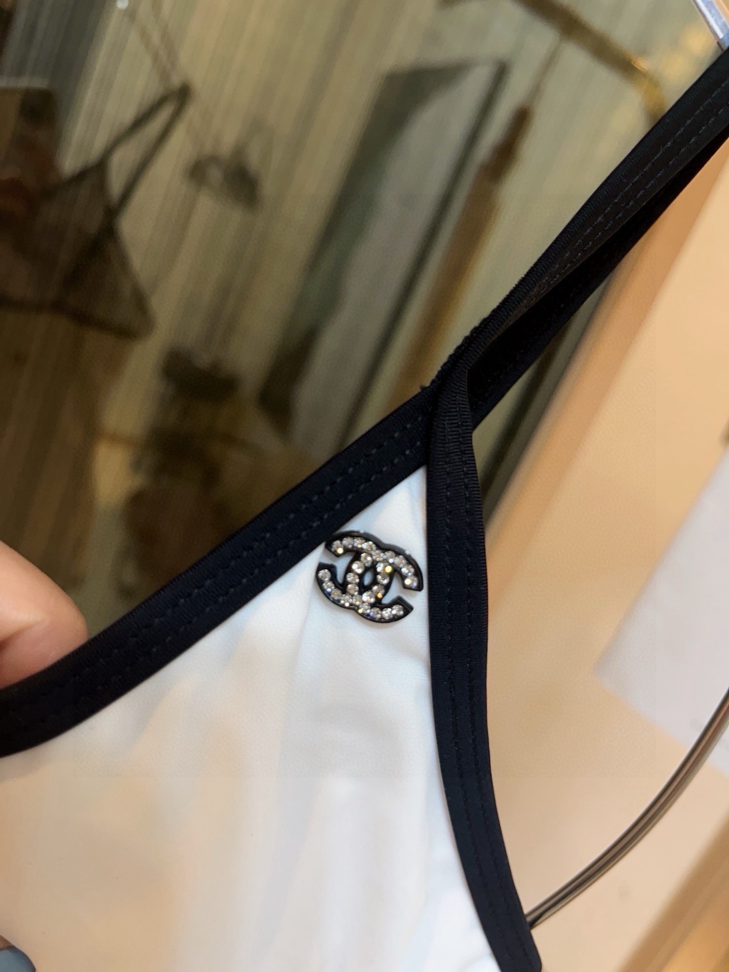  🆕
Chanel 香奈儿连体泳衣 😍🥰适合多种场景的游泳衣🏊‍♀️海边 游泳池 温泉 水上乐园 漂流都
