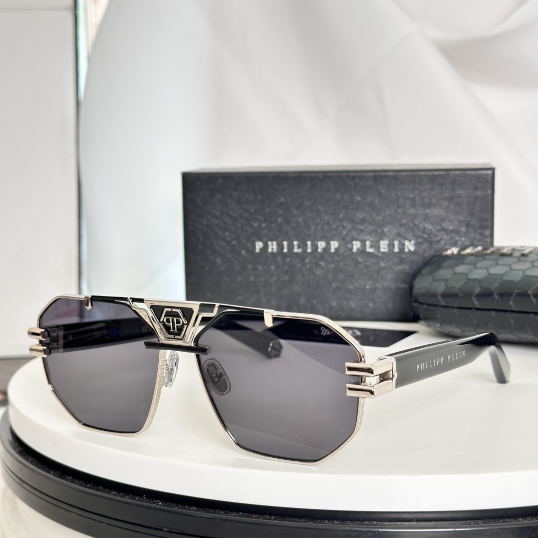 ¥220 ‼️PHILIPP PLEI*配有 23KT 鍍金貴金屬零件。大方菱形正面形狀，金屬條上刻有標