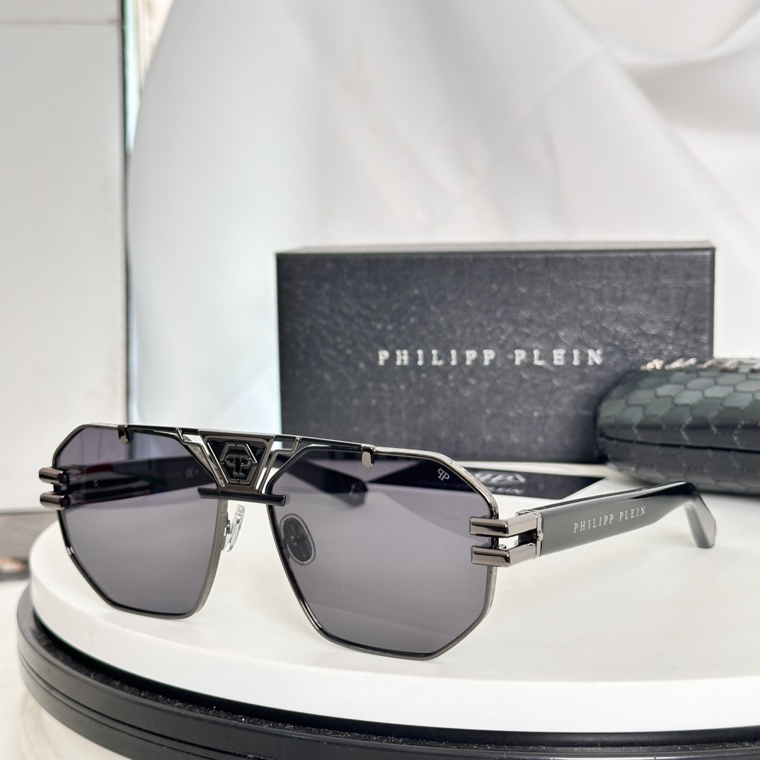 ¥220 ‼️PHILIPP PLEI*配有 23KT 鍍金貴金屬零件。大方菱形正面形狀，金屬條上刻有標
