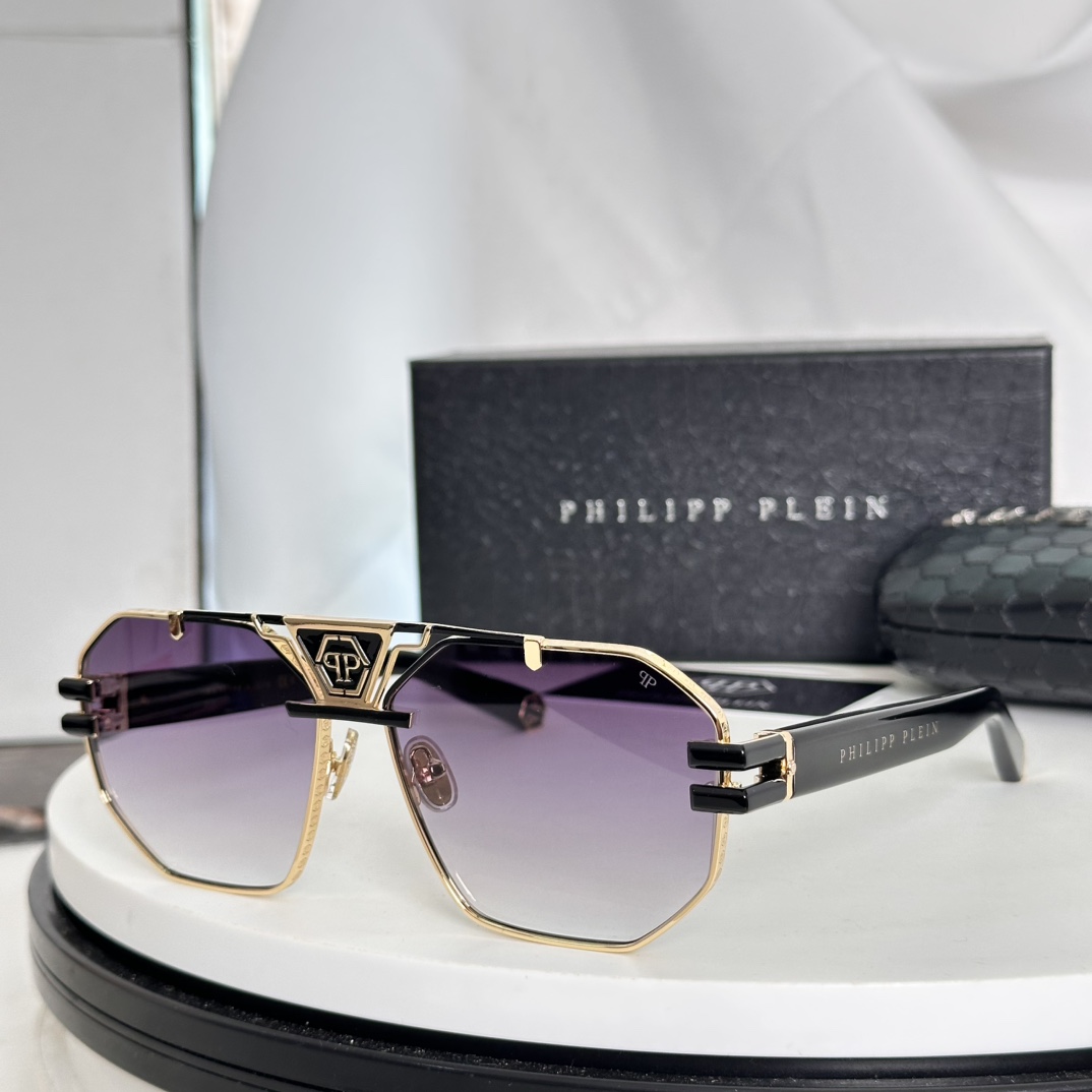 ¥220 ‼️PHILIPP PLEI*配有 23KT 鍍金貴金屬零件。大方菱形正面形狀，金屬條上刻有標