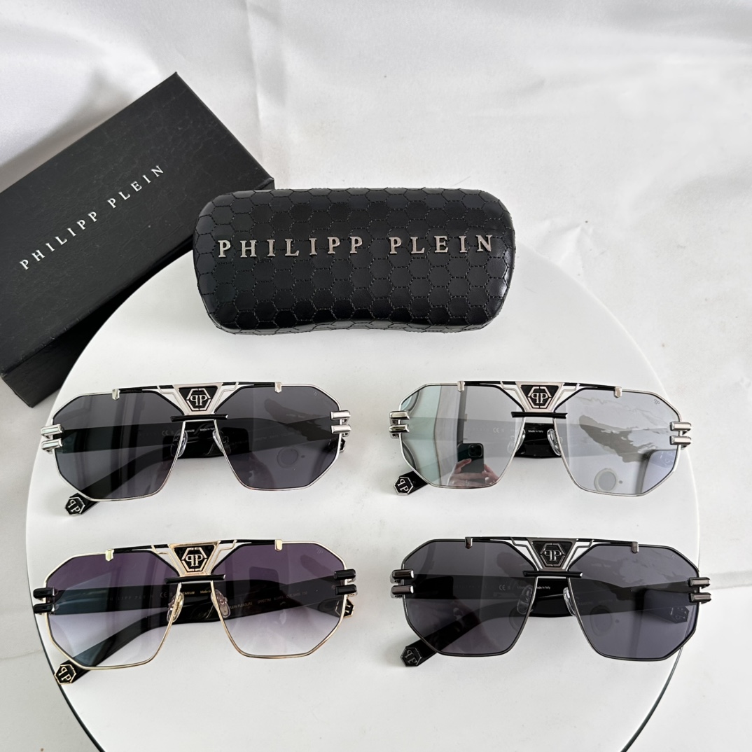 ¥220 ‼️ 官网图 PHILIPP PLEI*配有 23KT 鍍金貴金屬零件。大方菱形正面形狀，金屬