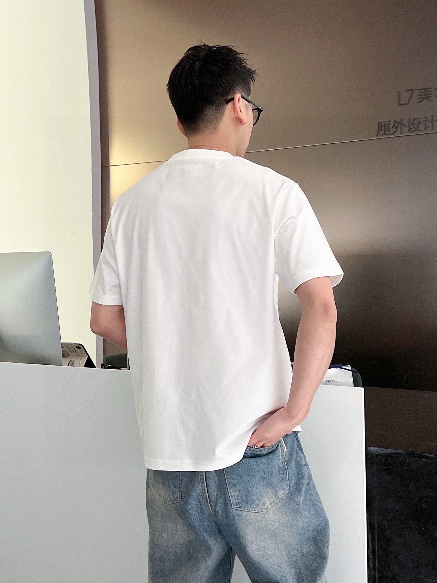 Fendi 品牌【FENDI 粉底】(胖子福音) 男士休闲短袖T恤 2025春夏新品