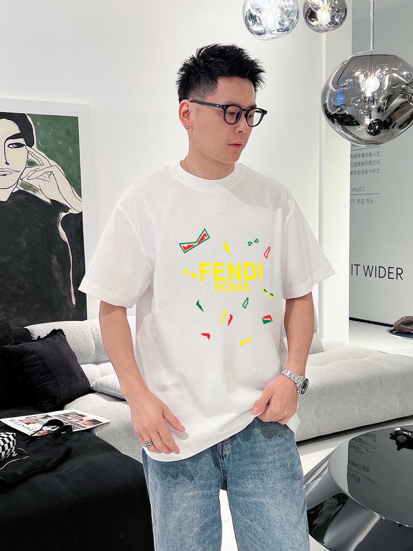 Fendi 品牌【FENDI 粉底】(胖子福音) 男士休闲短袖T恤 2025春夏新品