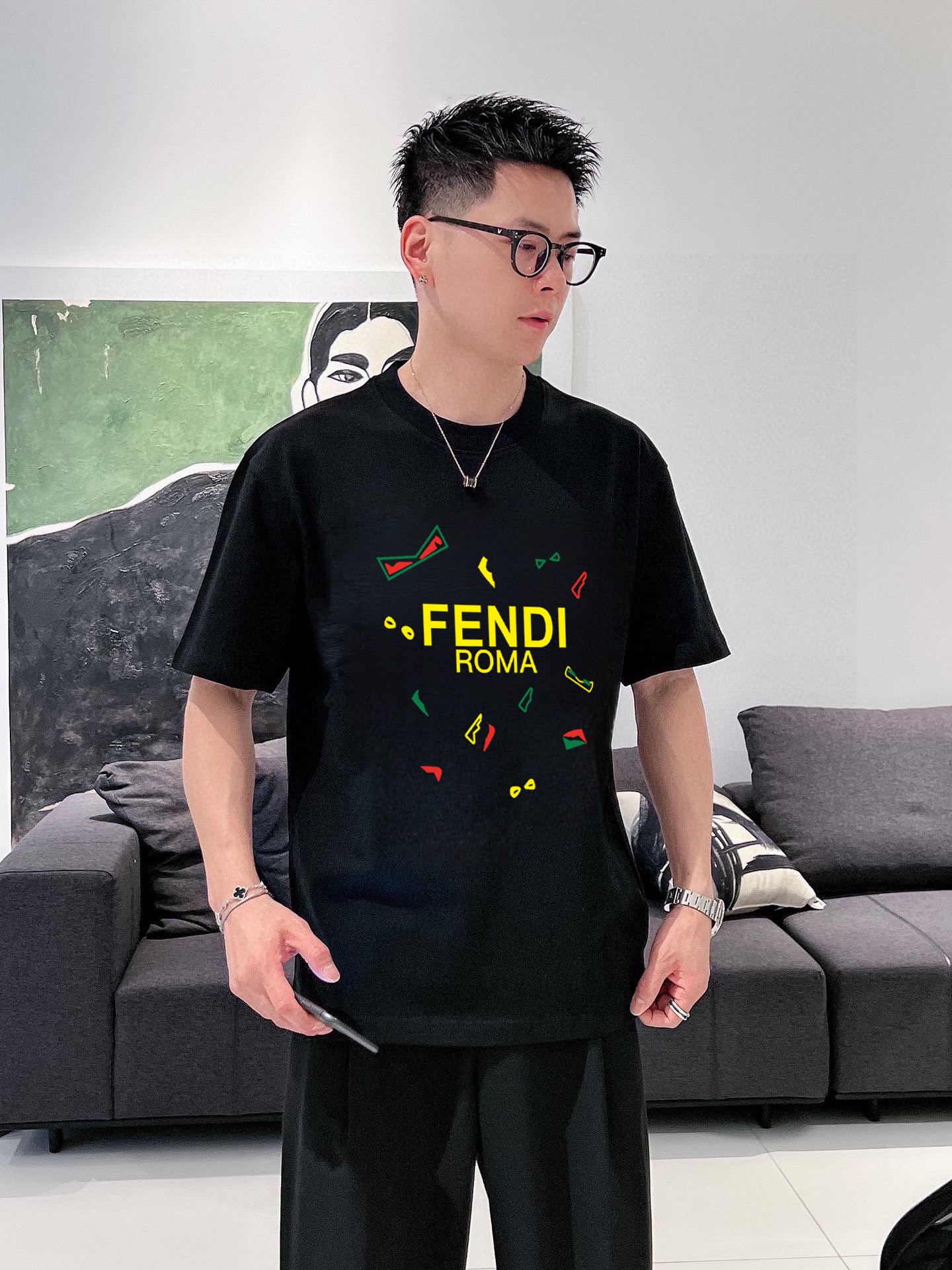Fendi 品牌【FENDI 粉底】(胖子福音) 男士休闲短袖T恤 2025春夏新品