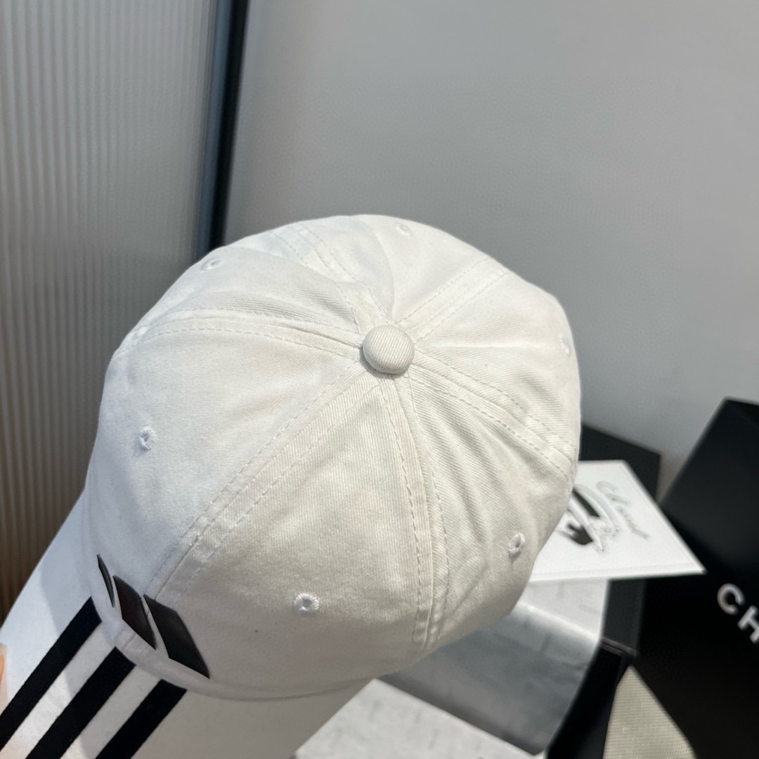 🆕

巴黎世家新款鸭舌帽，头围57cm