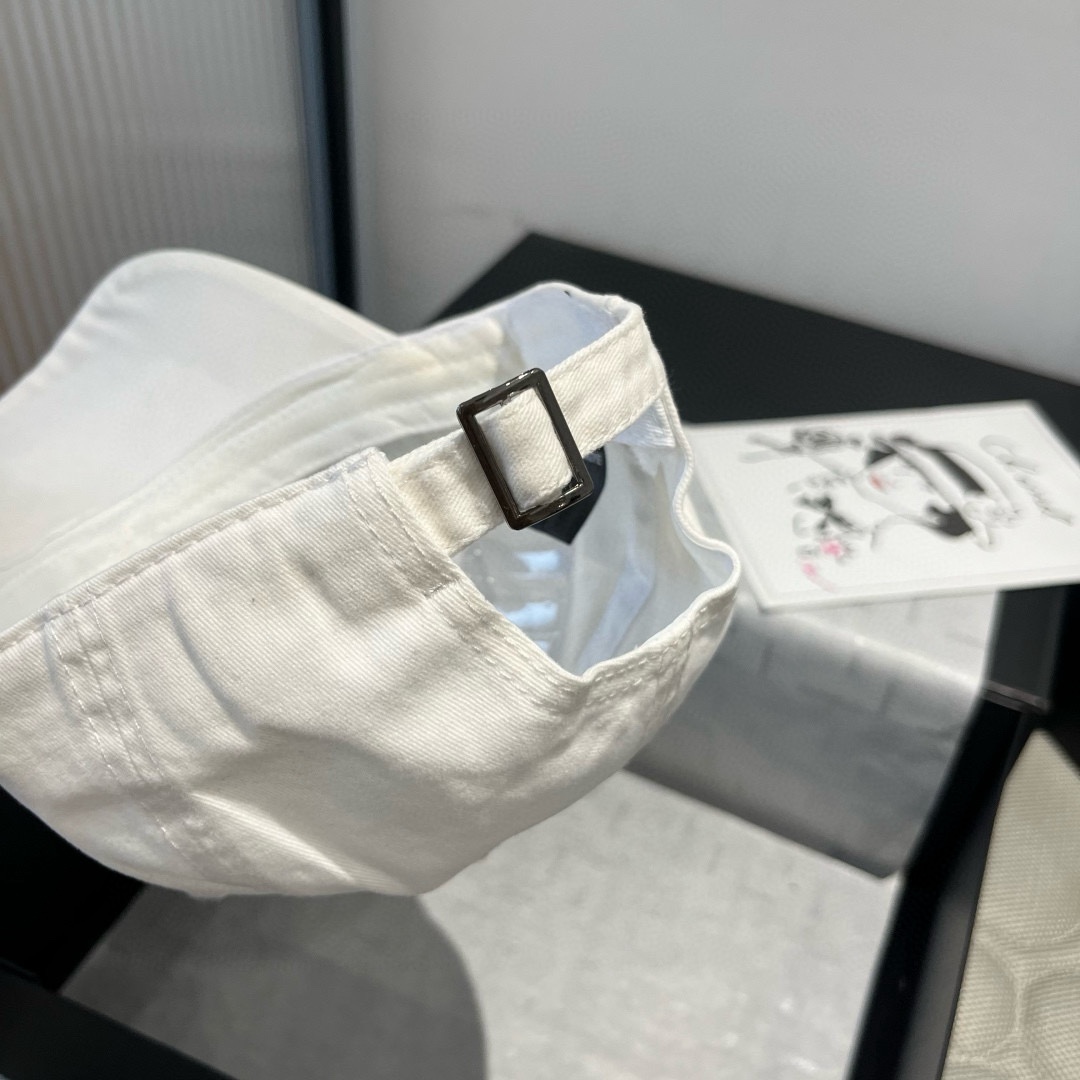 🆕

巴黎世家新款鸭舌帽，头围57cm