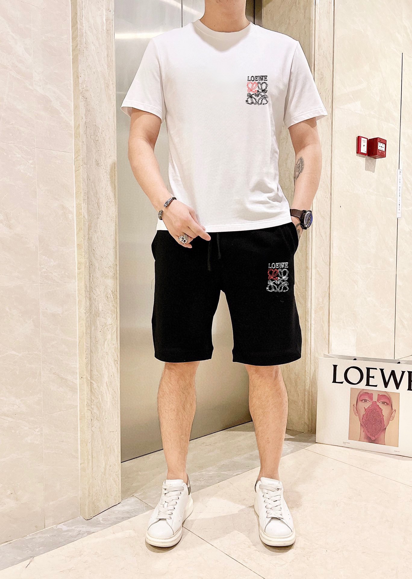 Loewe 品牌【LOEWE罗意威】 2025新款男士短袖短裤套装 销售 市面高端版本 手感细腻柔软 让你穿着更加舒适 立体裁剪版型超赞 尺码:M-5XL下单请报身高体重