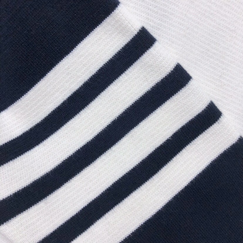 🔥 THOM BROWNE 汤姆布朗 TB马卡龙棉纱拼色开衫  情侣款开衫\n颜色：蓝白红拼色、灰拼色 