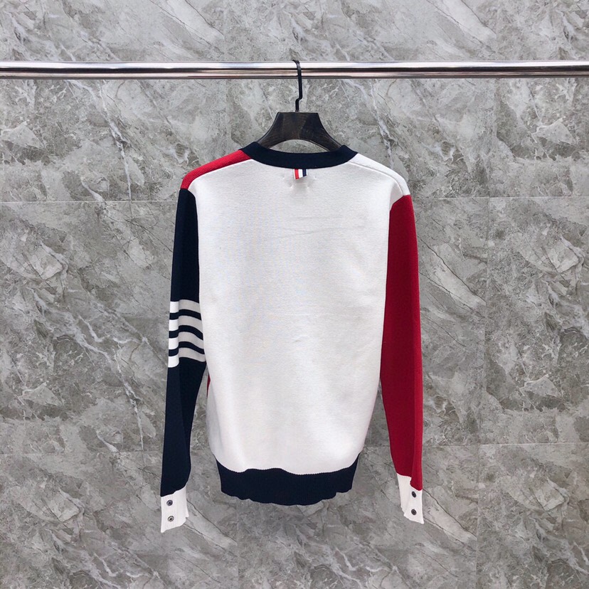 🔥 THOM BROWNE 汤姆布朗 TB马卡龙棉纱拼色开衫  情侣款开衫\n颜色：蓝白红拼色、灰拼色 