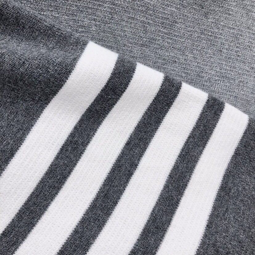 🔥 THOM BROWNE 汤姆布朗 TB马卡龙棉纱拼色开衫  情侣款开衫\n颜色：蓝白红拼色、灰拼色 